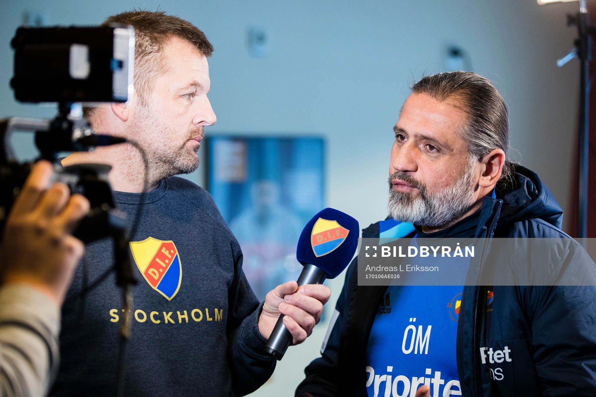 s Wille Bäckström intervjuar Djurgårdens tränare Özcan