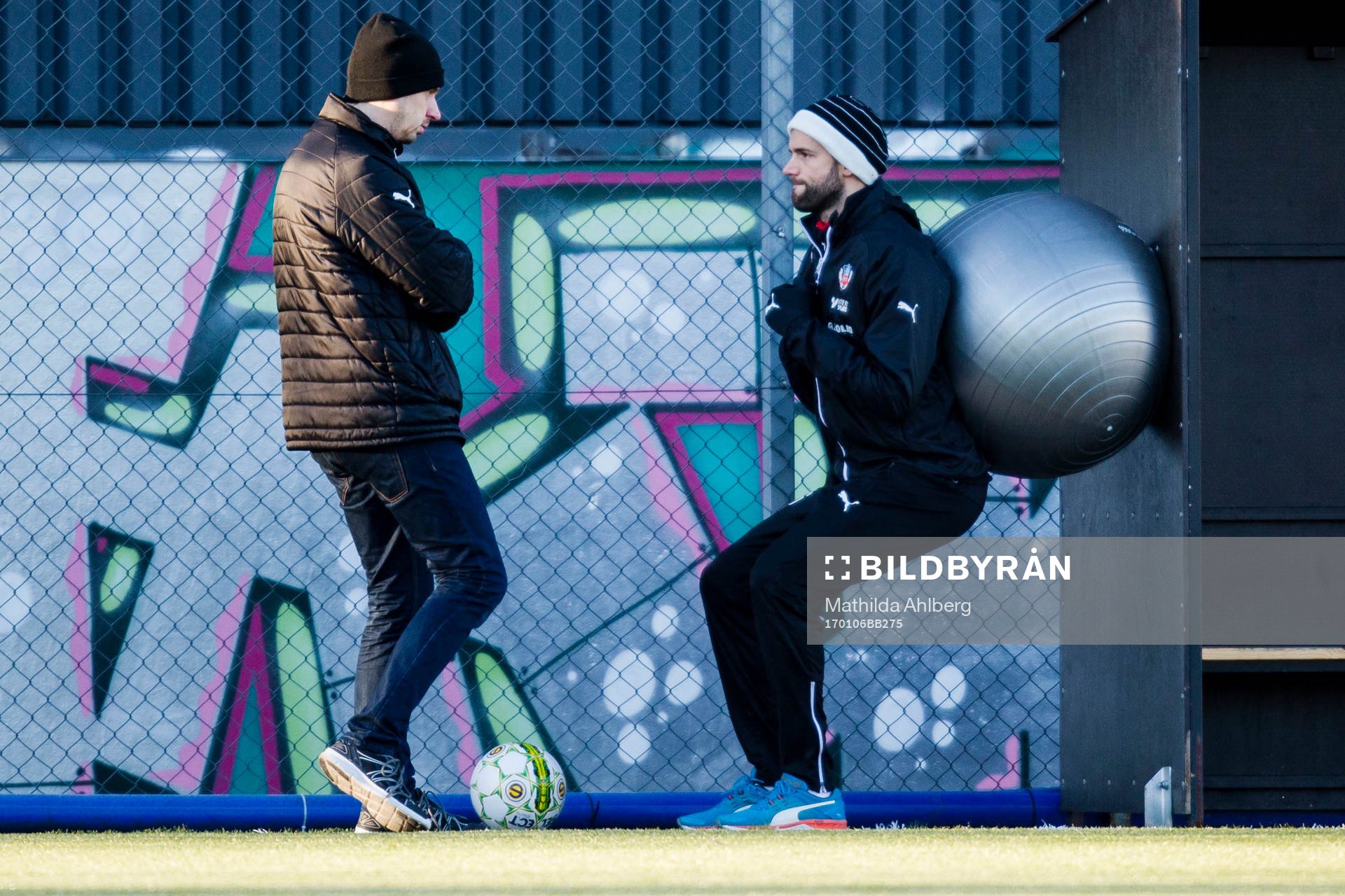 Helsingborgs Mikael Dahlberg kör vid sidan av planen