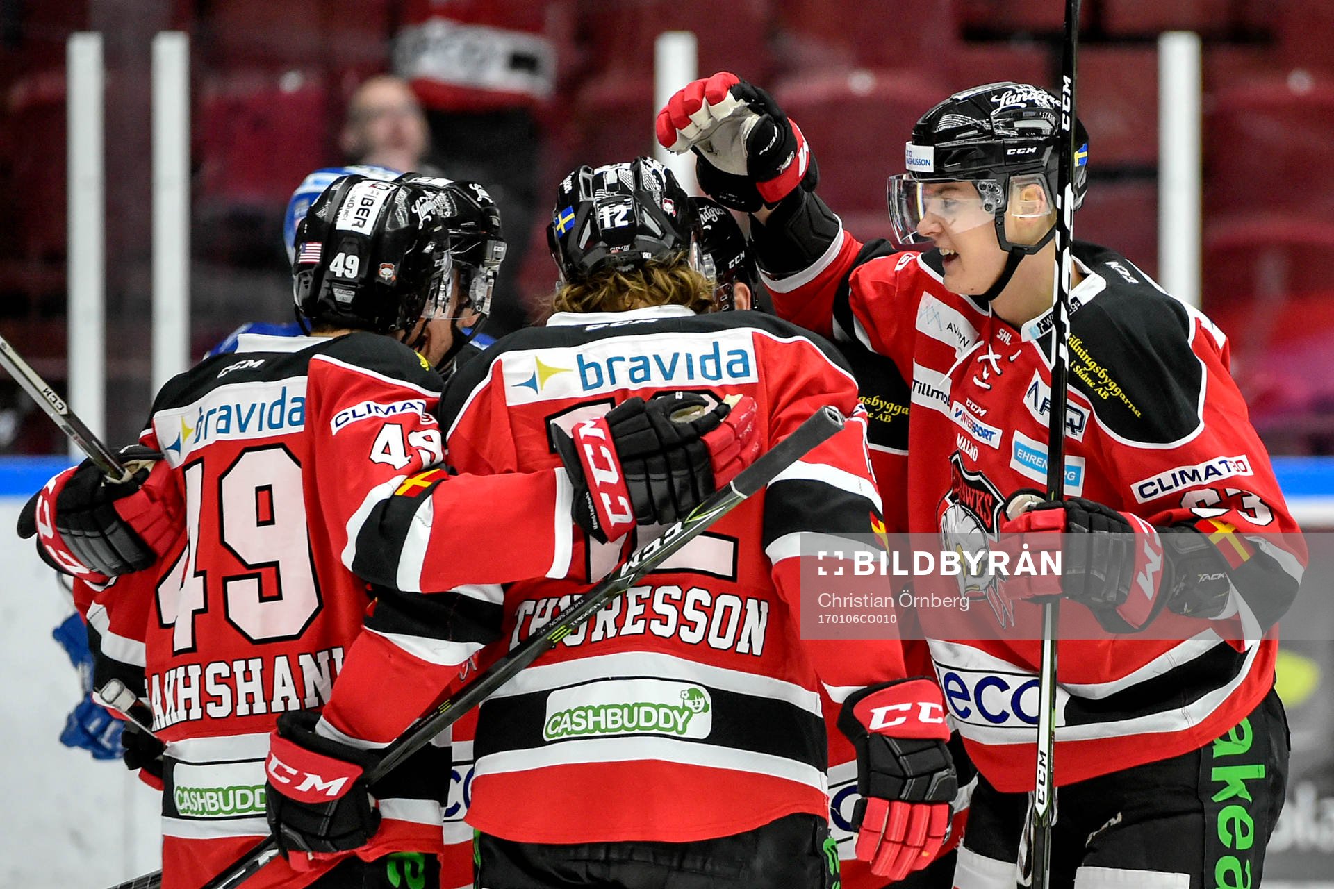 Malmö Redhawks Fredrik Händemark jublar med lagkamrater