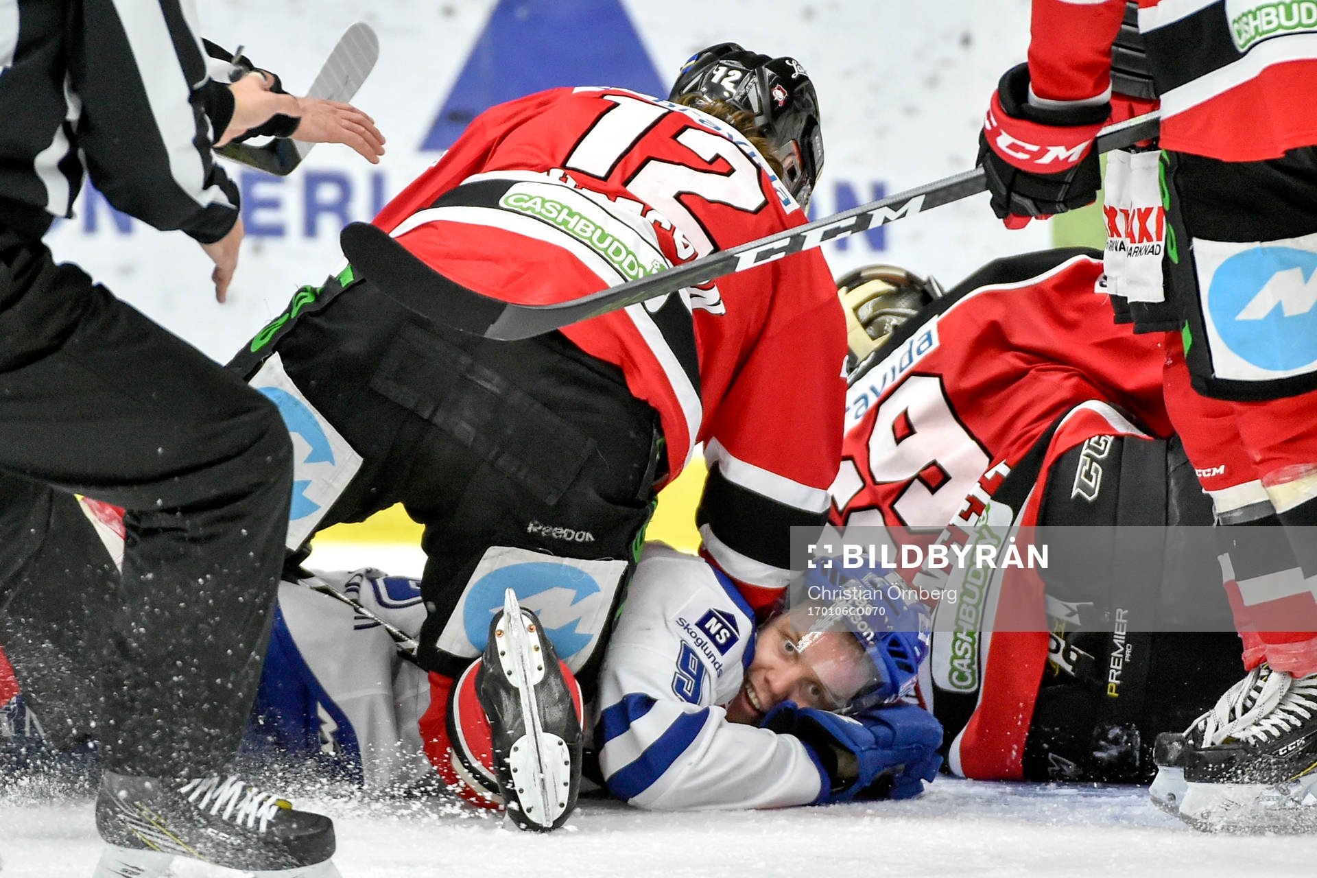 Malmö Redhawks Andreas Thuresson trycker ner Leksands