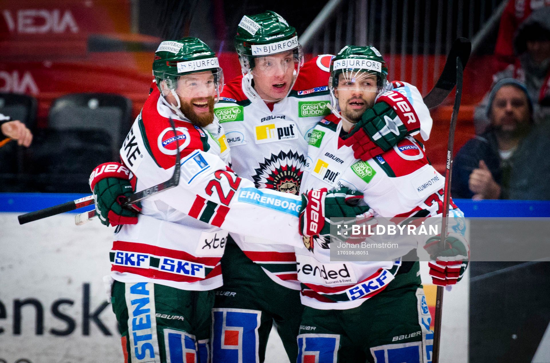 Frölundas John Nyberg gör 1-2 och jublar med Robin Figren