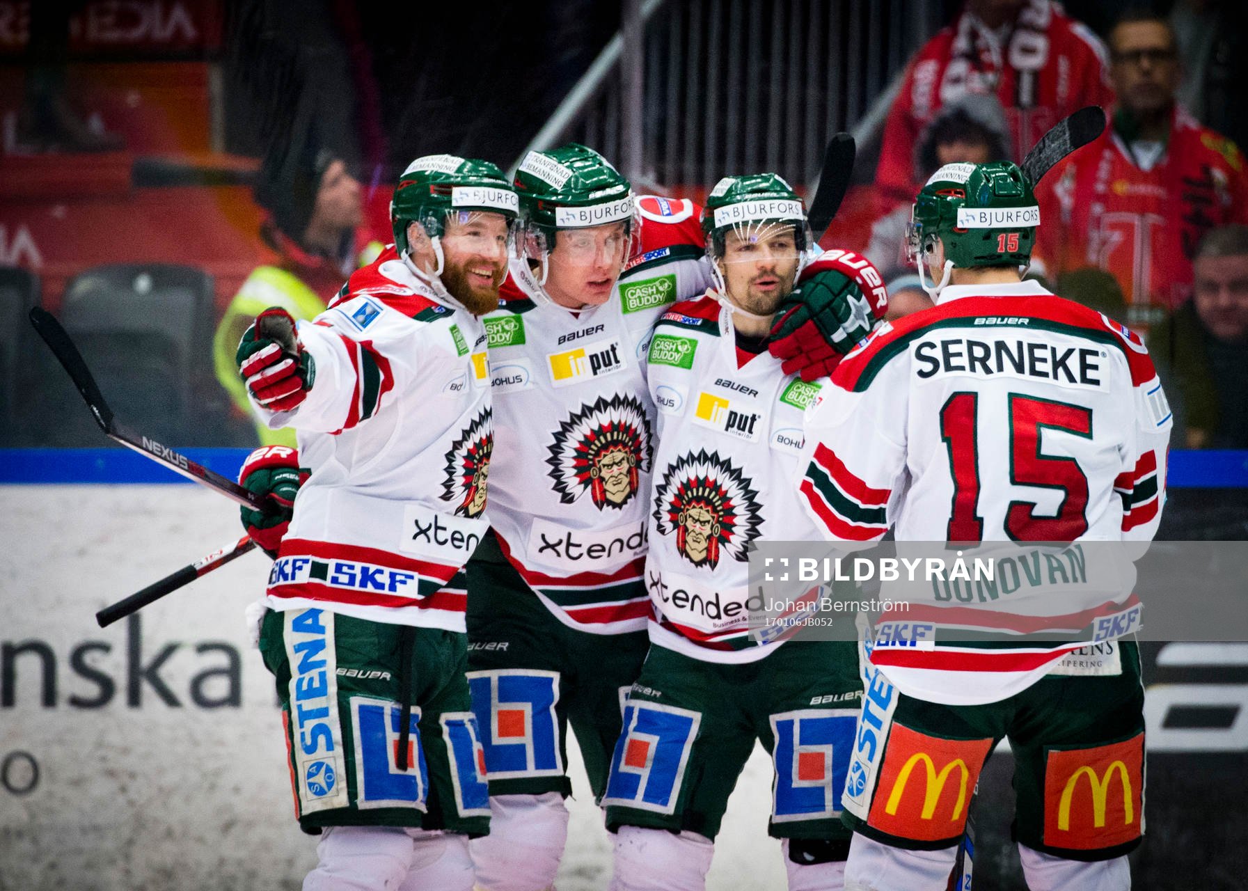 Frölundas John Nyberg gör 1-2 och jublar med Robin Figren