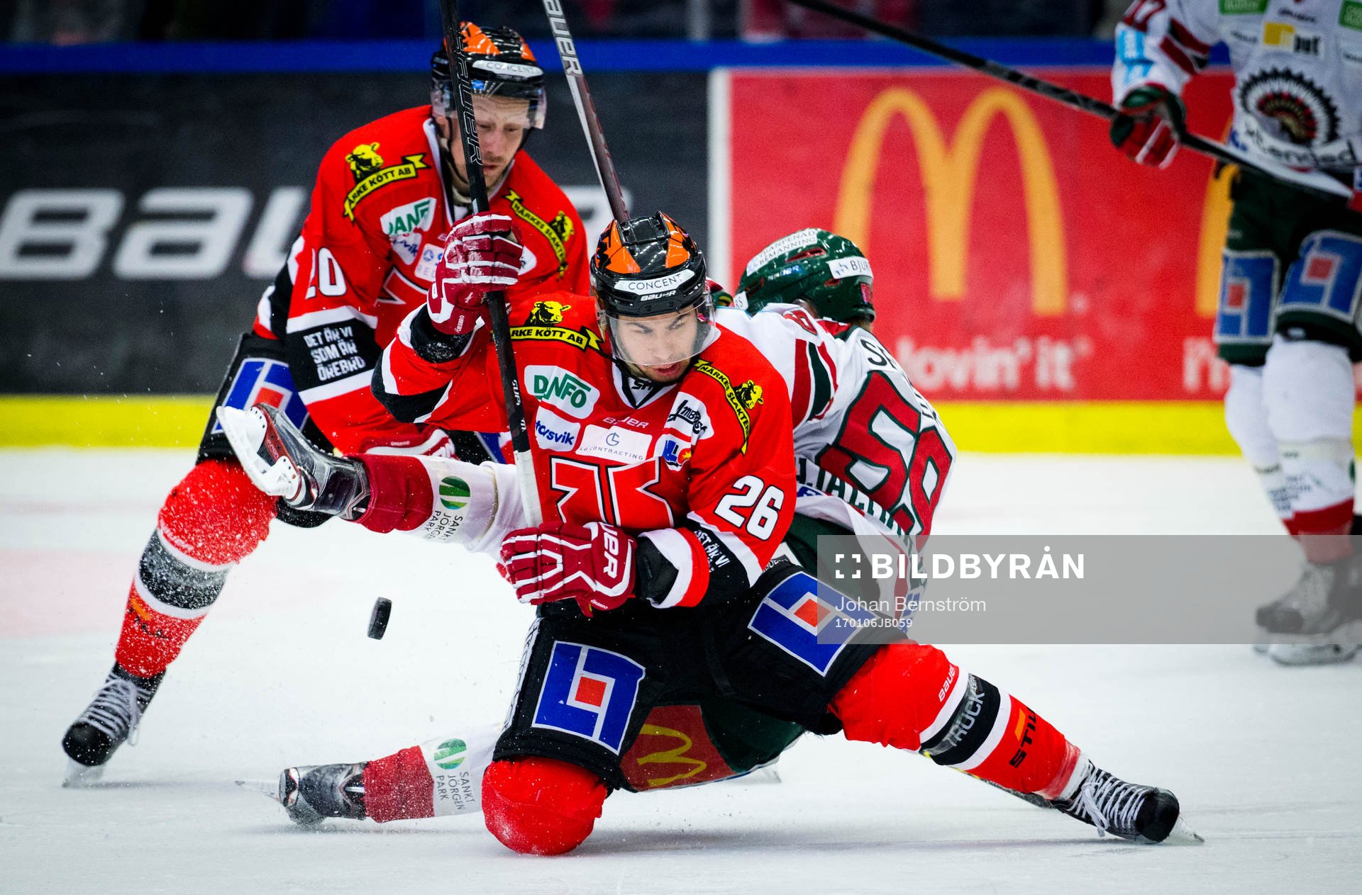 Örebros Greg Squires och Frölundas Simon Hjalmarsson