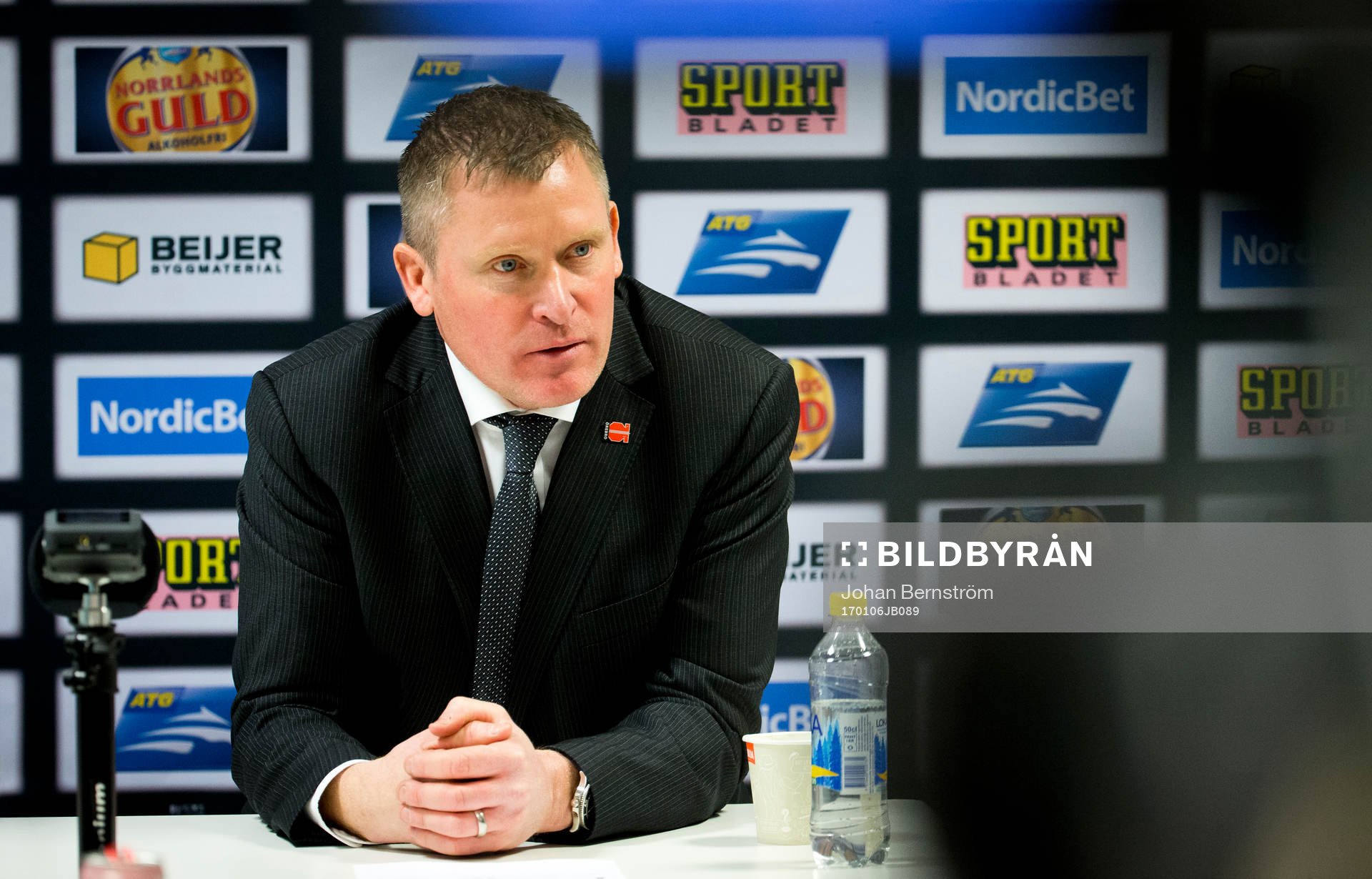 Örebros tränare Niklas Sundblad på presskonferensen