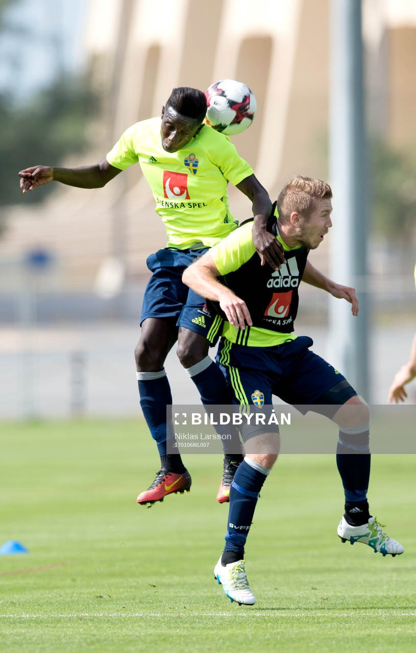 Sveriges Anton Tinnerholm och Pa Konate