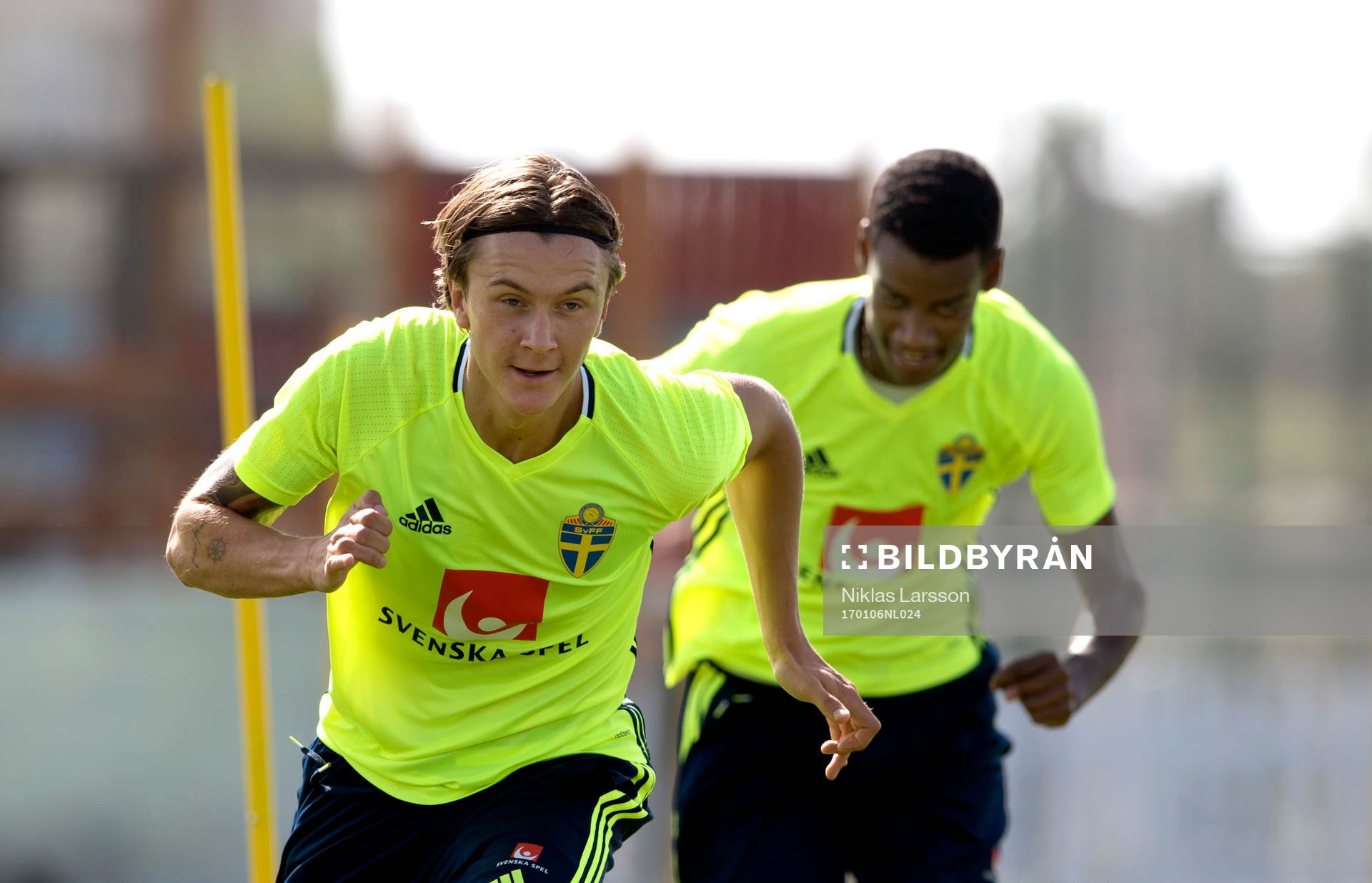 Sveriges Kristoffer Olsson och Alexander Isak