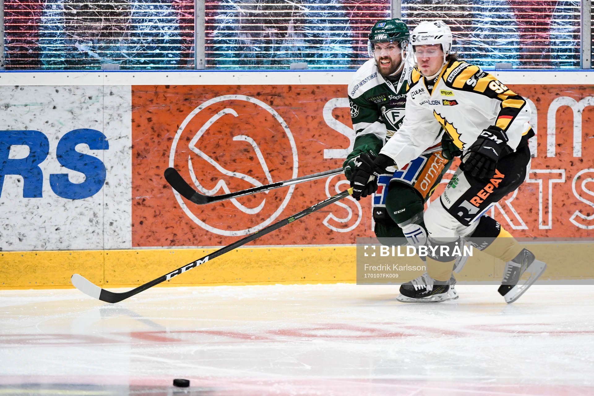 Färjestads Jonas Holös och Skellefteås Jesper Olofsson