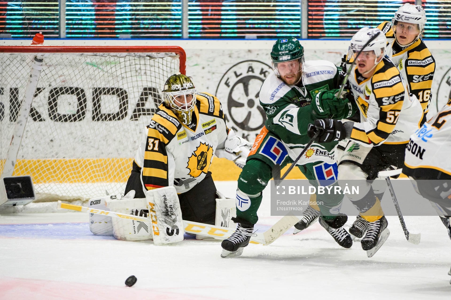 Skellefteås målvakt Joni Ortio Färjestads Linus Persson