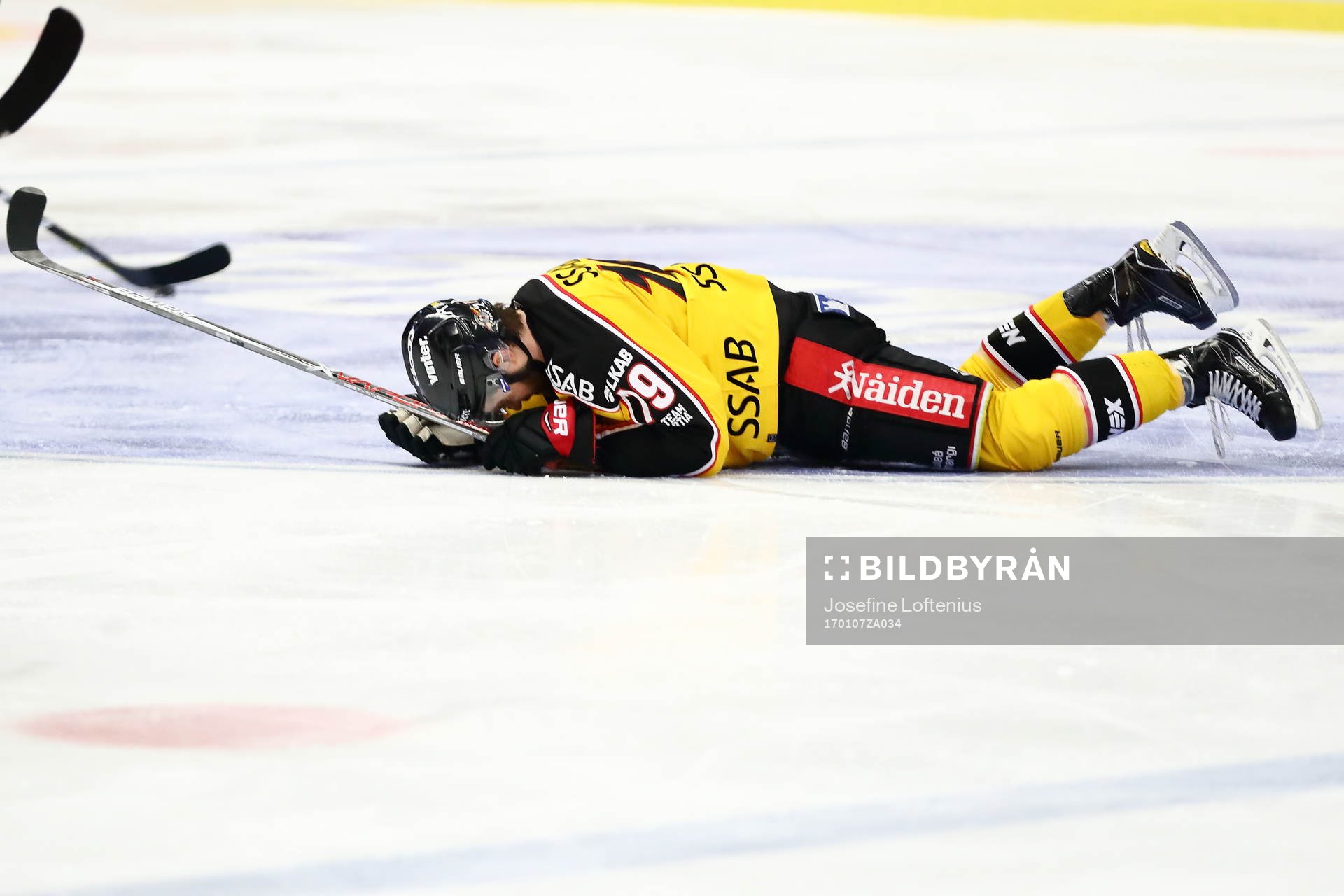 Luleås Jacob Lagacé deppar och ser ut att ha ont