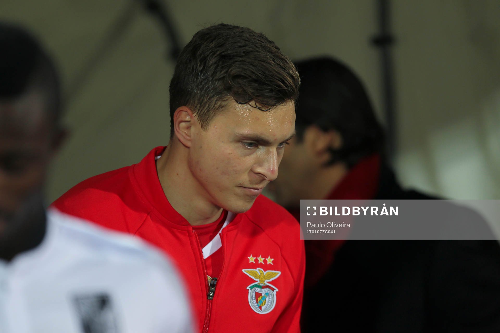 's Swedish defender Victor Nilsson Lindelöf in action during the Premier League 2016/17 match between Vitoria SC v SL Benfica, at Dao Afonso Henriques Stadium in Guimaraes on January 7, 2017. (