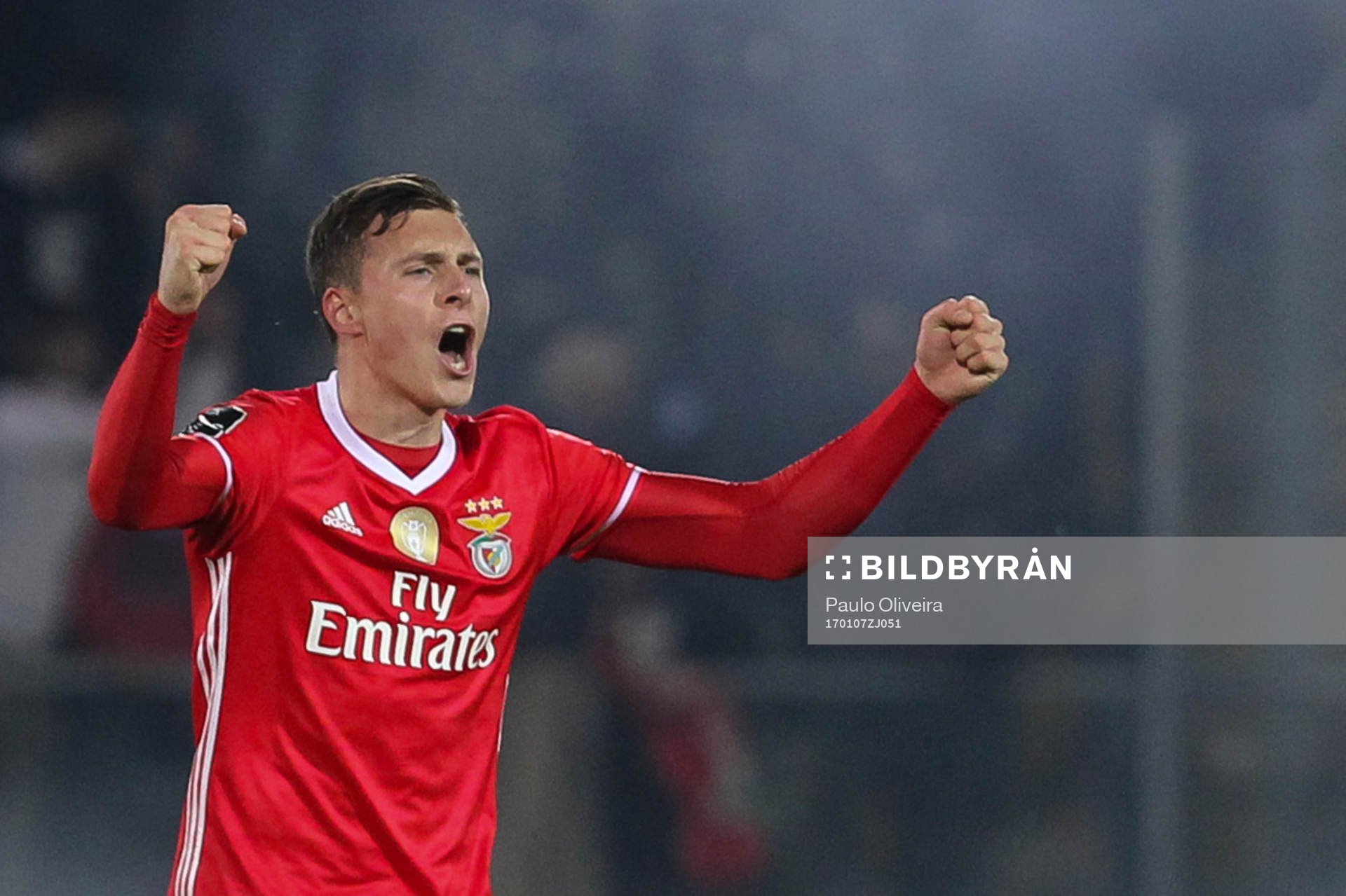 's Swedish defender Victor Nilsson Lindelöf in action during the Premier League 2016/17 match between Vitoria SC v SL Benfica, at Dao Afonso Henriques Stadium in Guimaraes on January 7, 2017. (