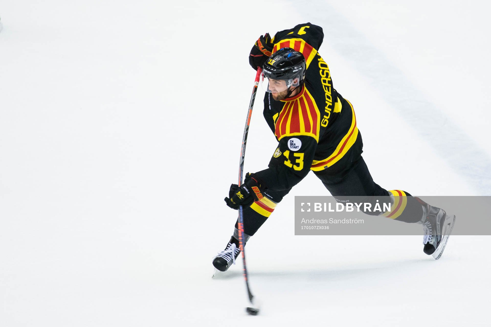 Brynäs Ryan Gunderson går på skott