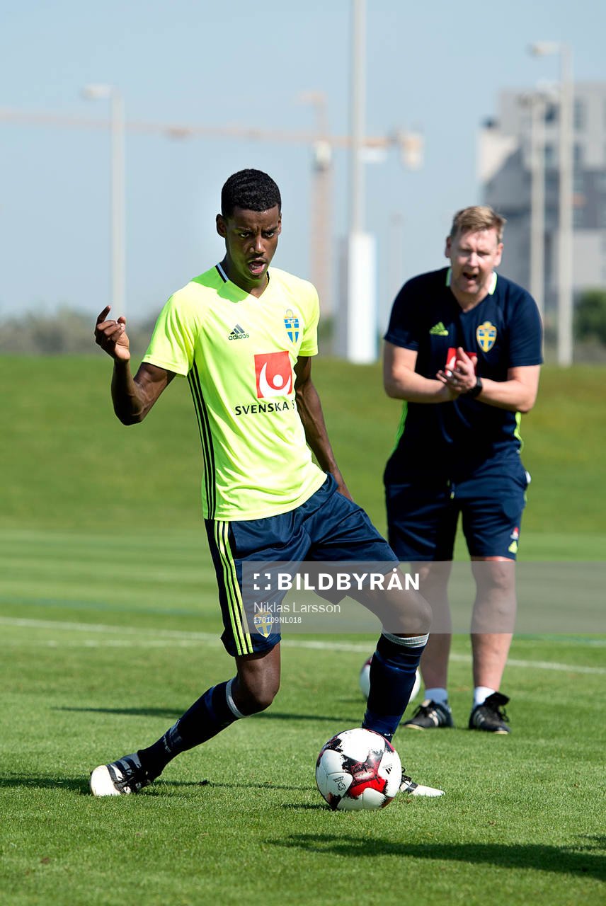 Sveriges Alexander Isak och Peter Wettergren