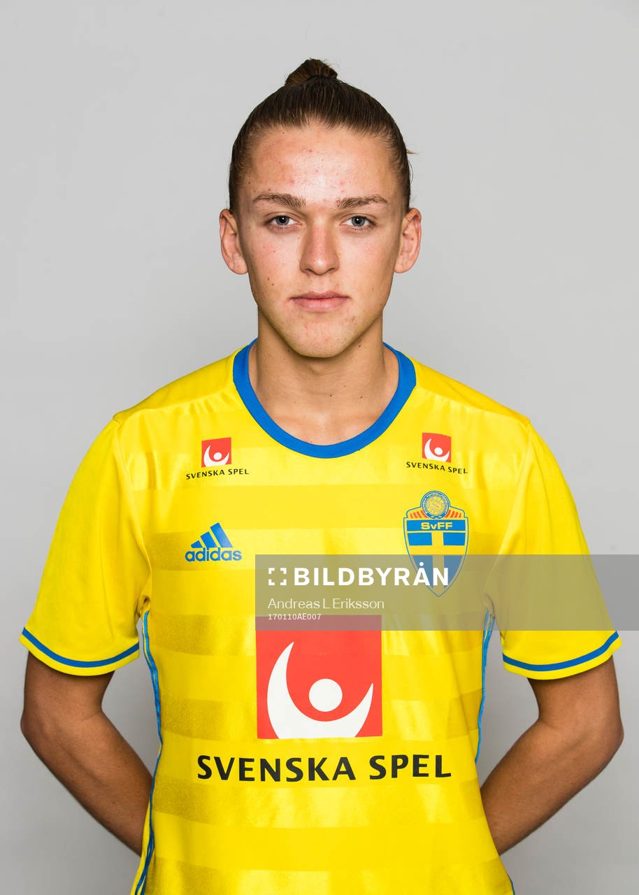 Jesper Karlsson i P19/98-landslaget poserar för ett porträtt den 10 januari 2017 i Stockholm. 
