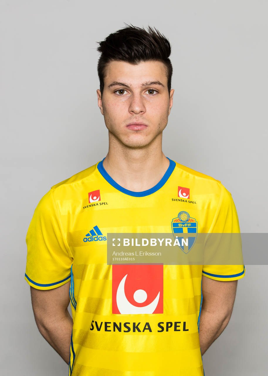 Mattias Özgün i P19/98-landslaget poserar för ett porträtt den 10 januari 2017 i Stockholm. 