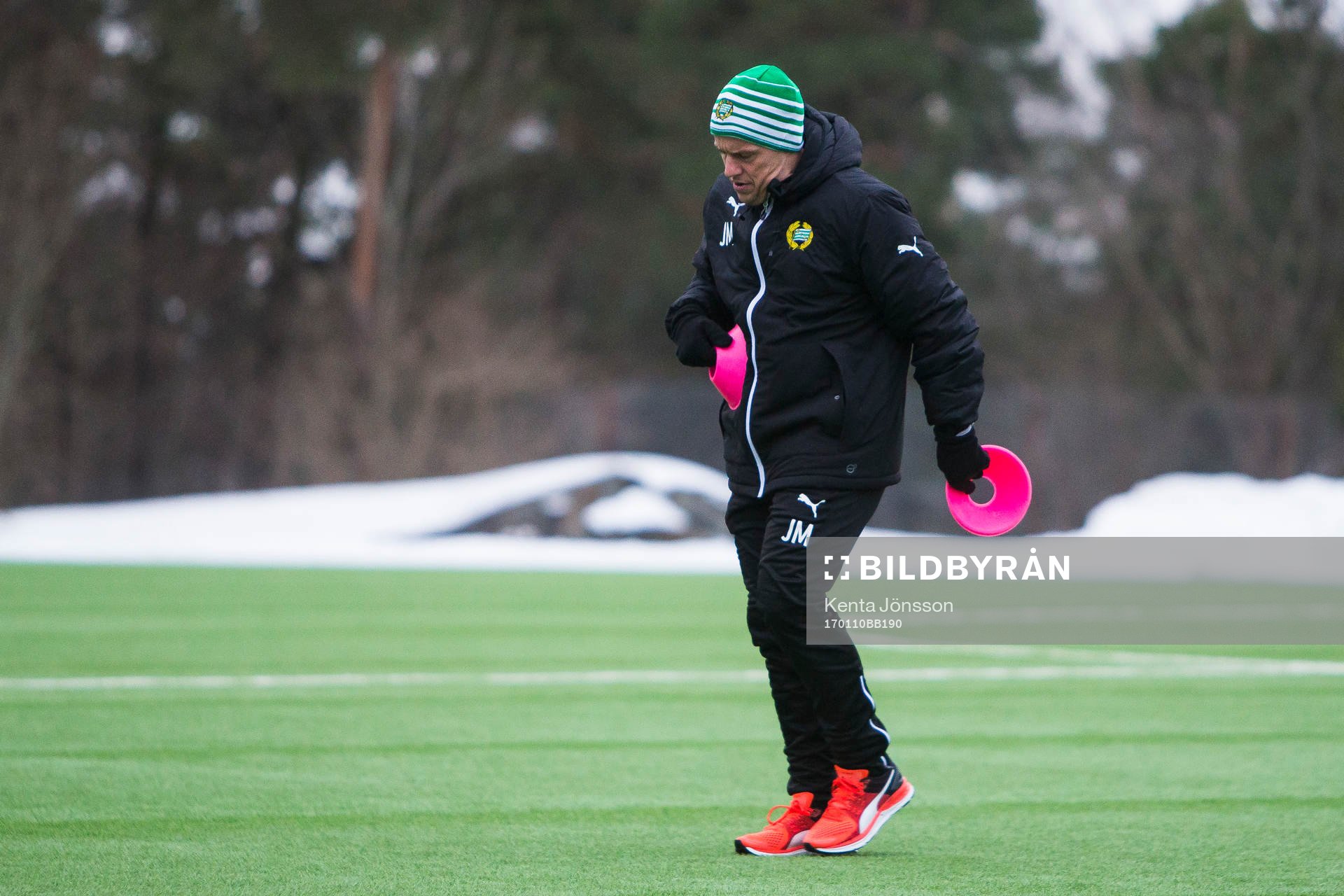 Hammarbys tränare Jakob Michelsen förbereder innan en