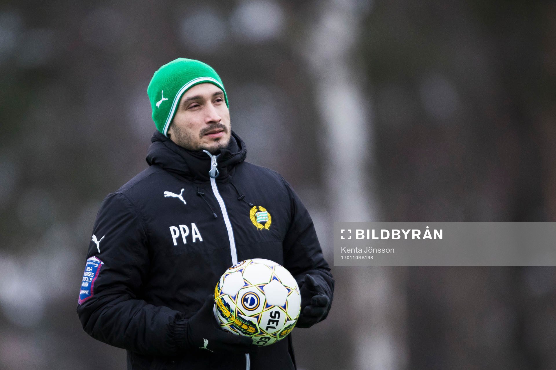 Hammarbys assisterande tränare Pablo Pinones-Arce under en fotbollsträning med Hammarby den 10 Januari 2017 i Stockholm. 