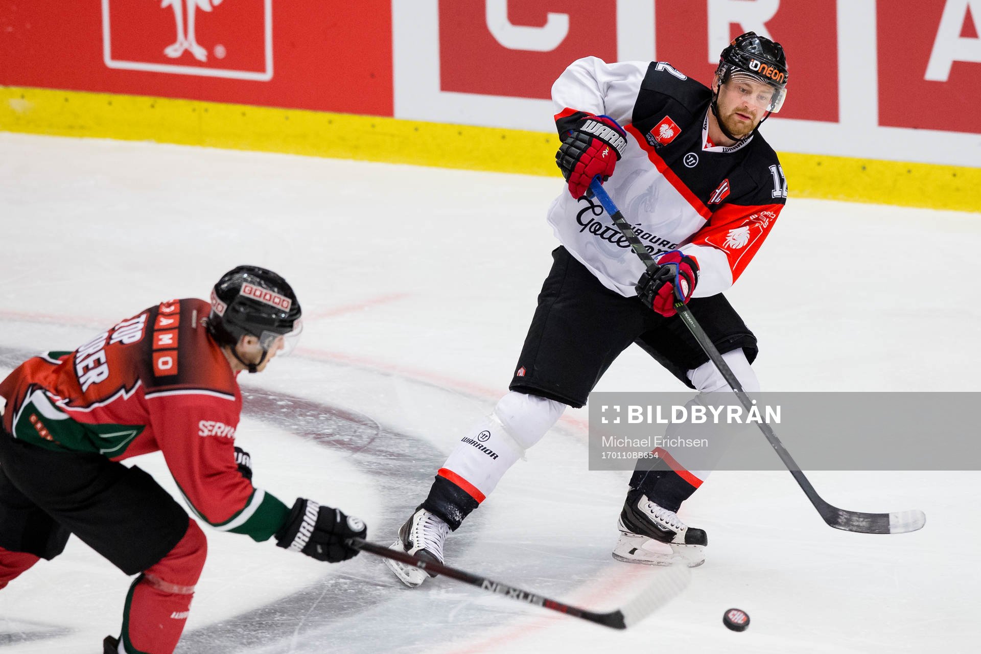 Fribourg-Gottérons Mattias Ritola mot Frölundas Casey