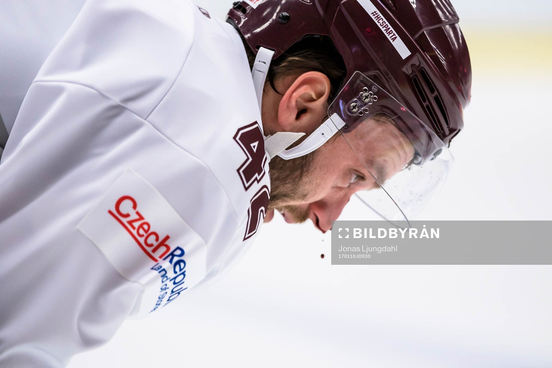 Sparta Prags Michal Barinka blöder näsblod