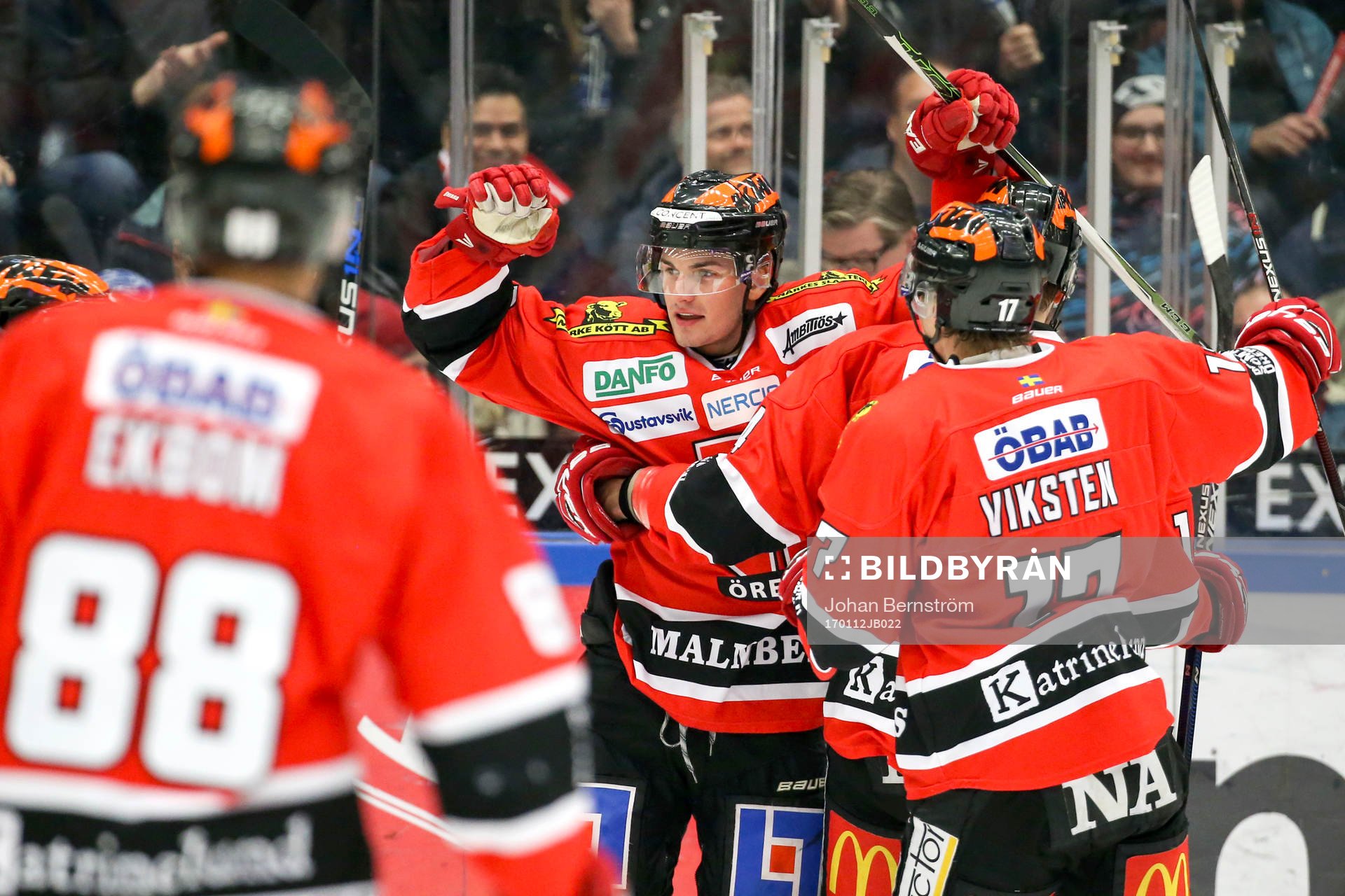 Örebros Petr Zamorsky jublar med lagkamrater