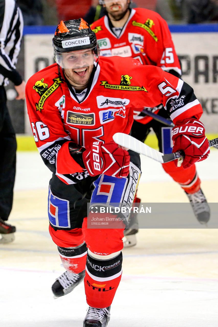 Örebros Johan Wiklander jublar