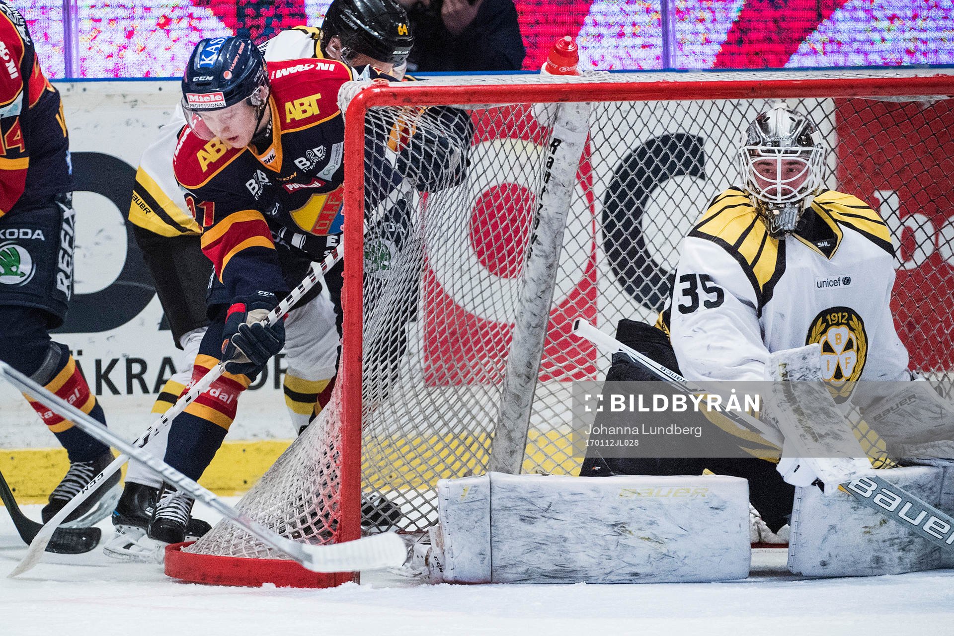 Djurgårdens Jonathan Davidsson och Brynäs målvakt David