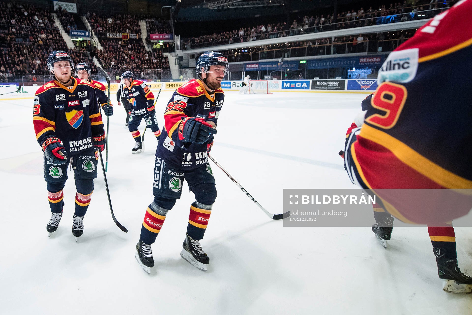 Djurgårdens Linus Hultström och Mikael Ahlén jublar