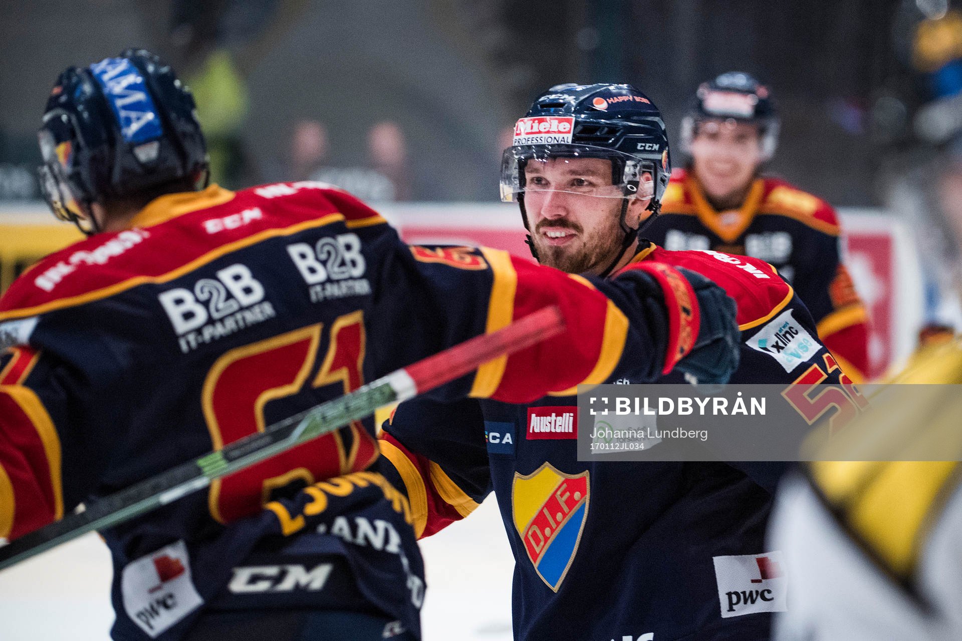 Djurgårdens Mikael Ahlén jublar med Markus Ljungh