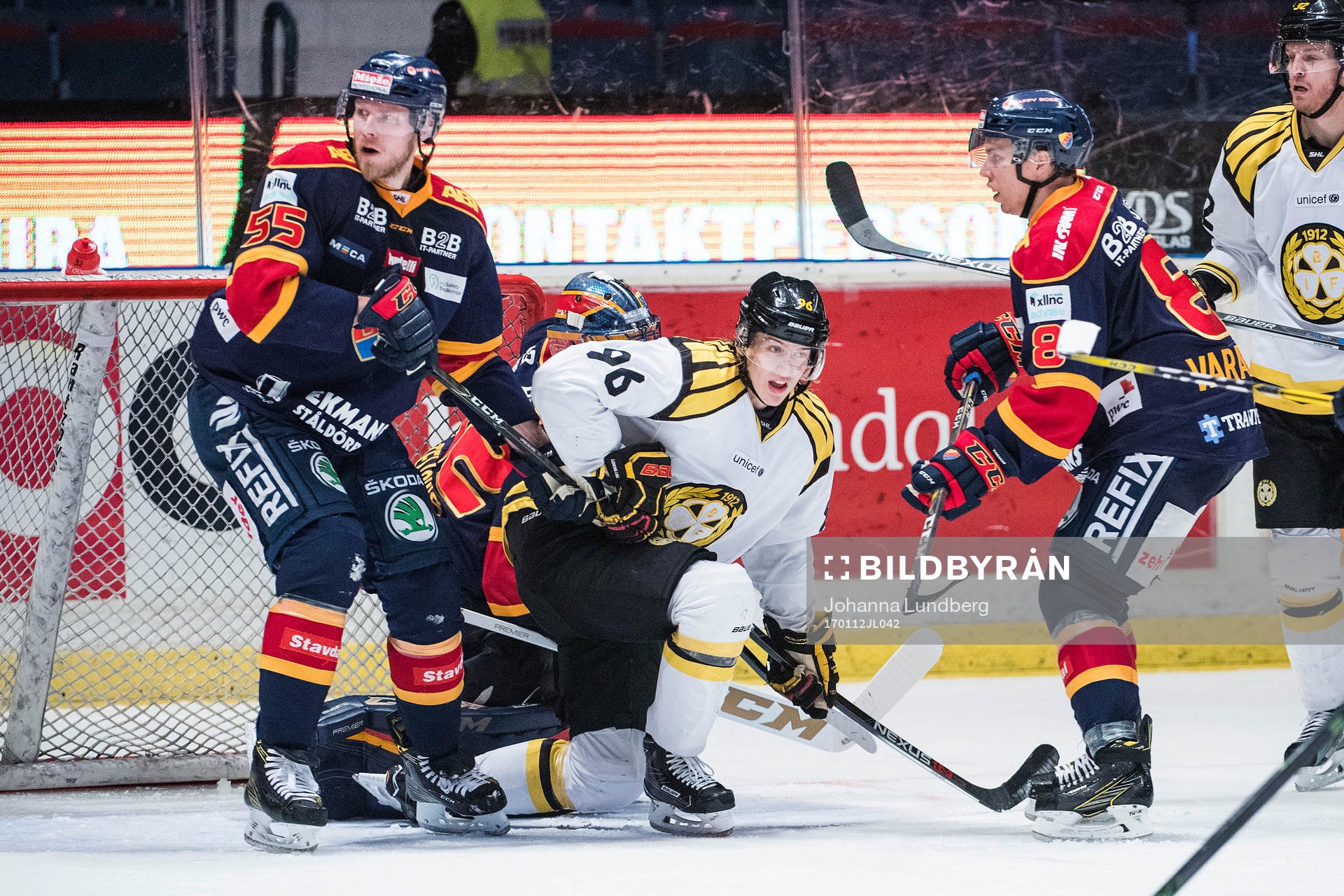 Brynäs Oskar Lindblom faller bakom Djurgårdens Alexander