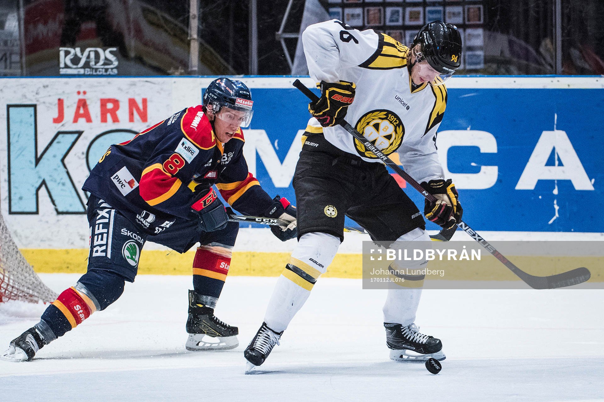 Djurgårdens Ville Varakas och Brynäs Oskar Lindblom