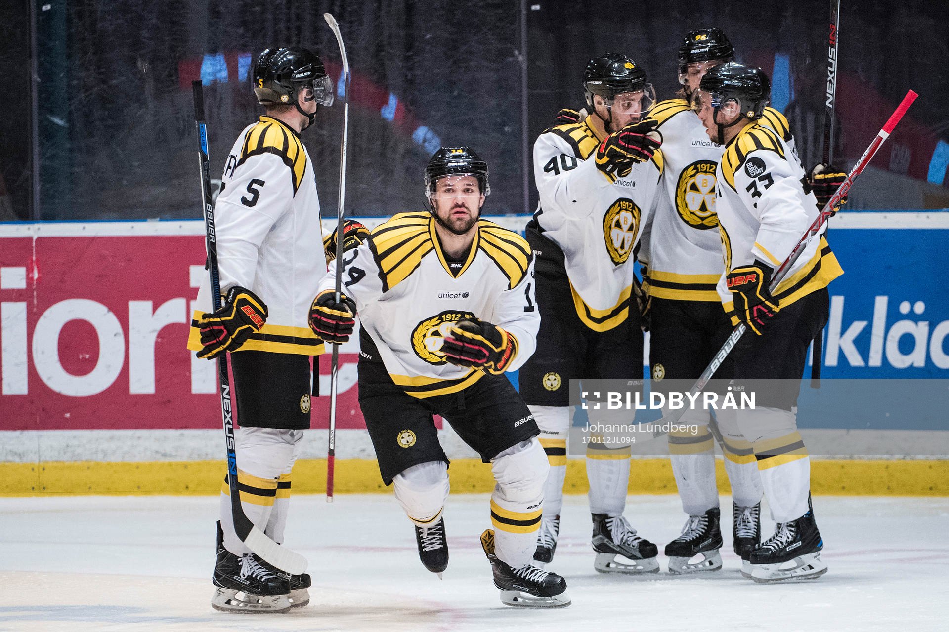 Brynäs spelare jublar