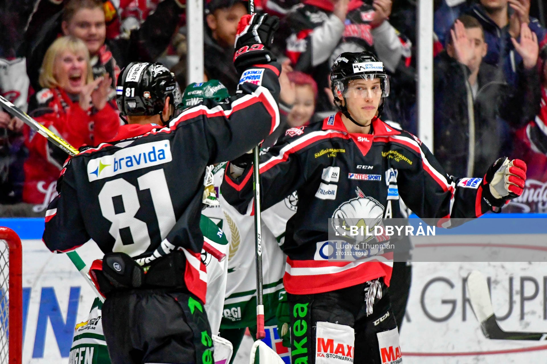 Malmö Redhawks Robin Alvarez och Ilari Filppula jublar