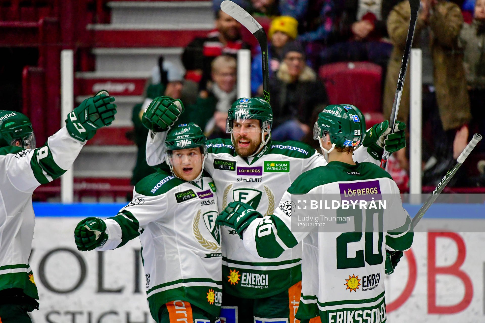 Färjestads Jonas Holös jublar med lagkamrater