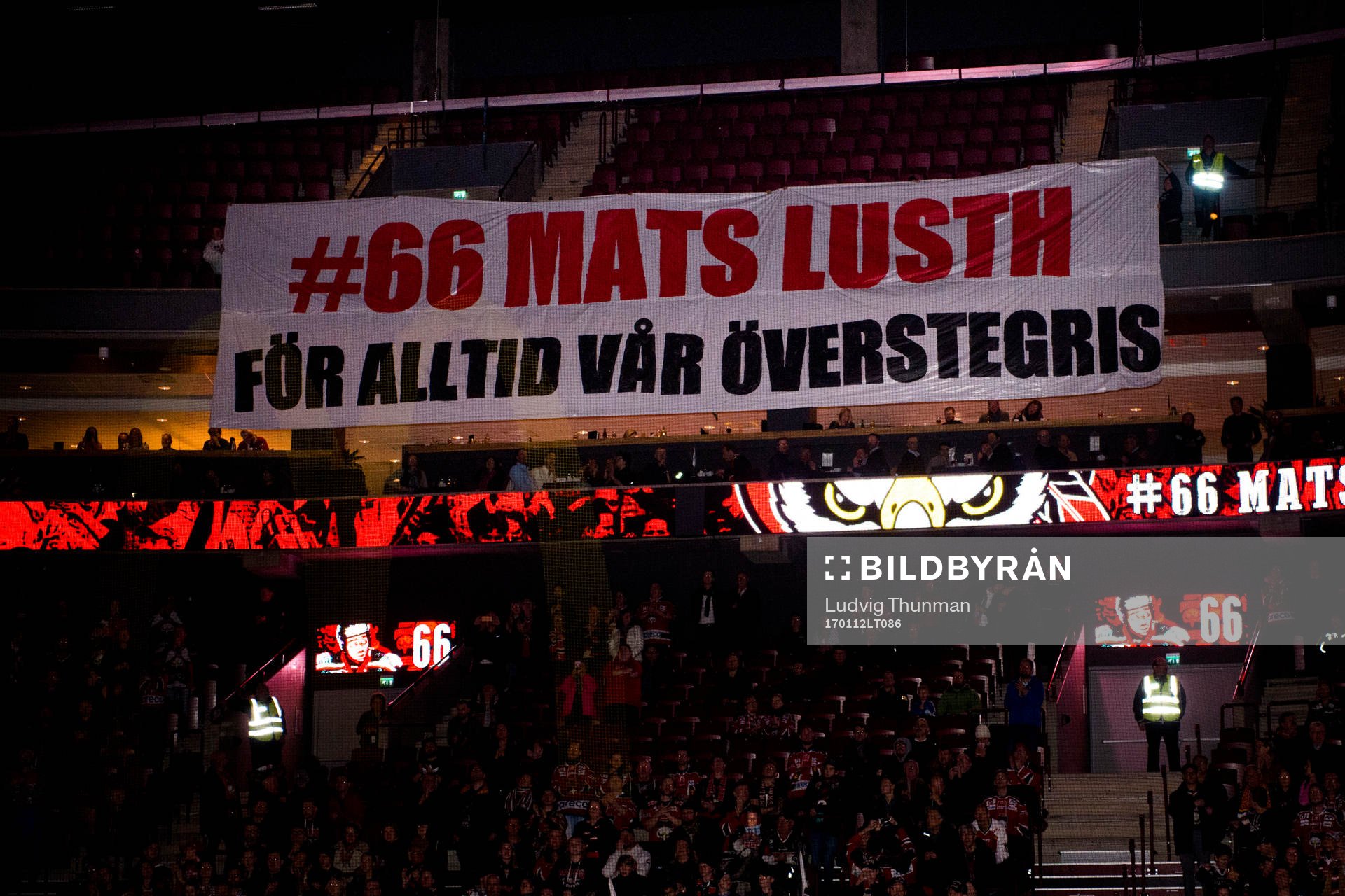 Mats Lusth hyllas av klacken