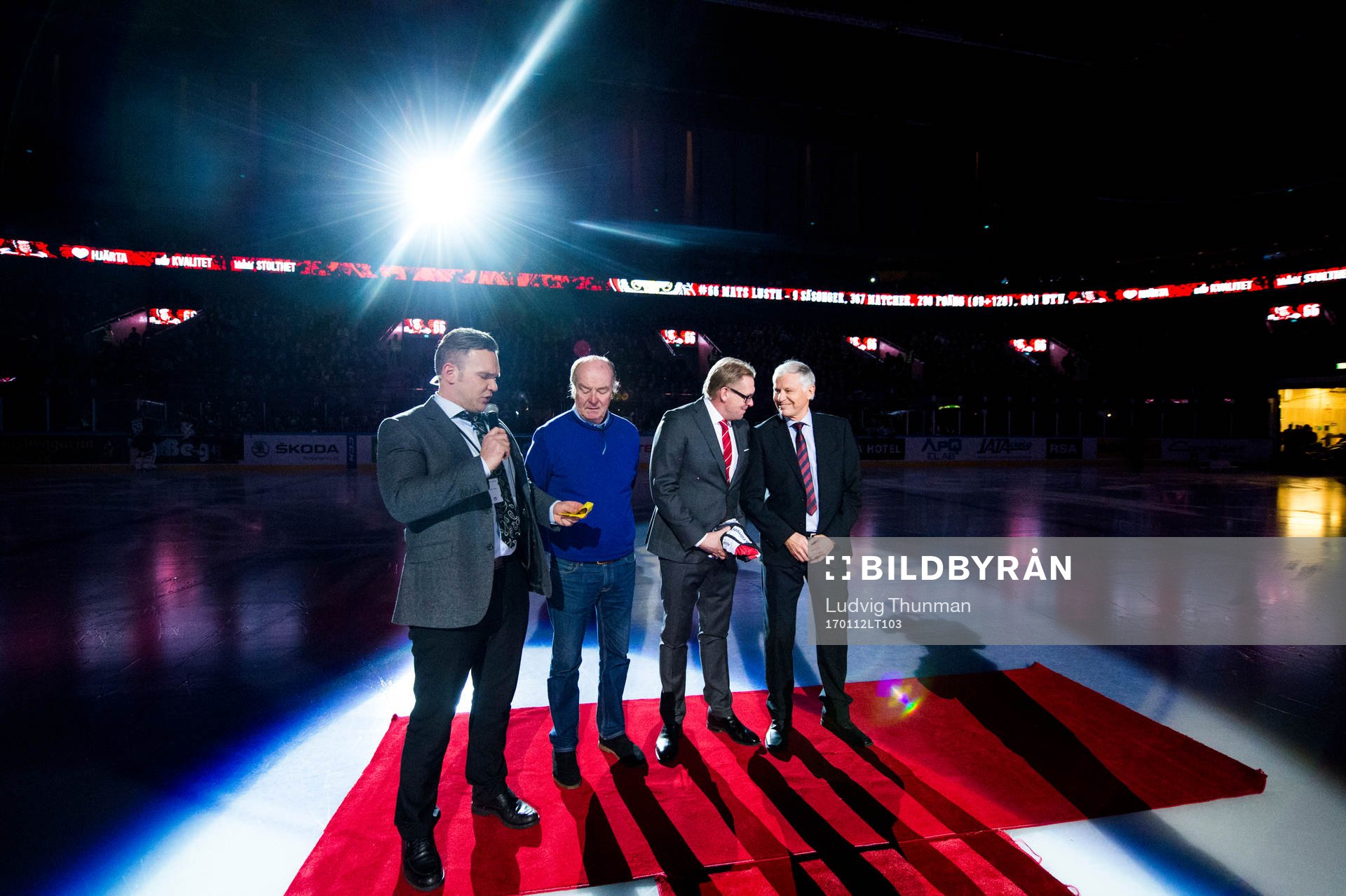 Conny Evensson och Timo Lahtinen i samtal med VD och