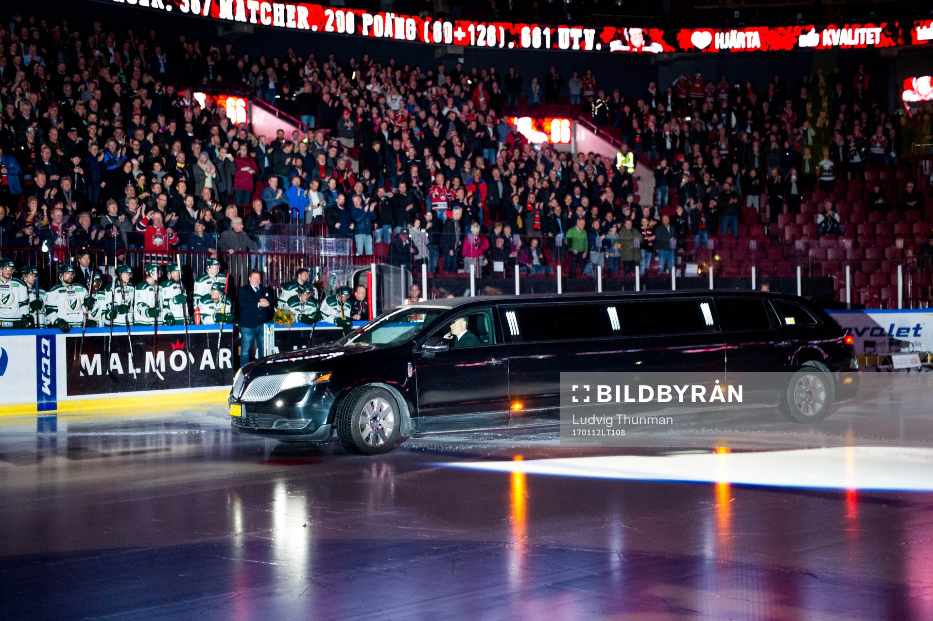 Malmö Redhawks Mats Lusth anländer i limousine när han