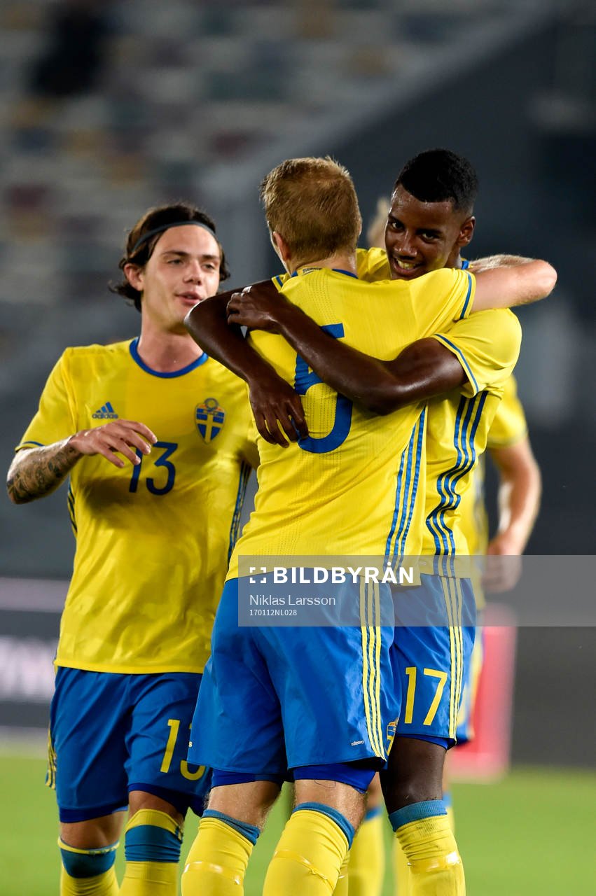 Sveriges Alexander Isak jublar