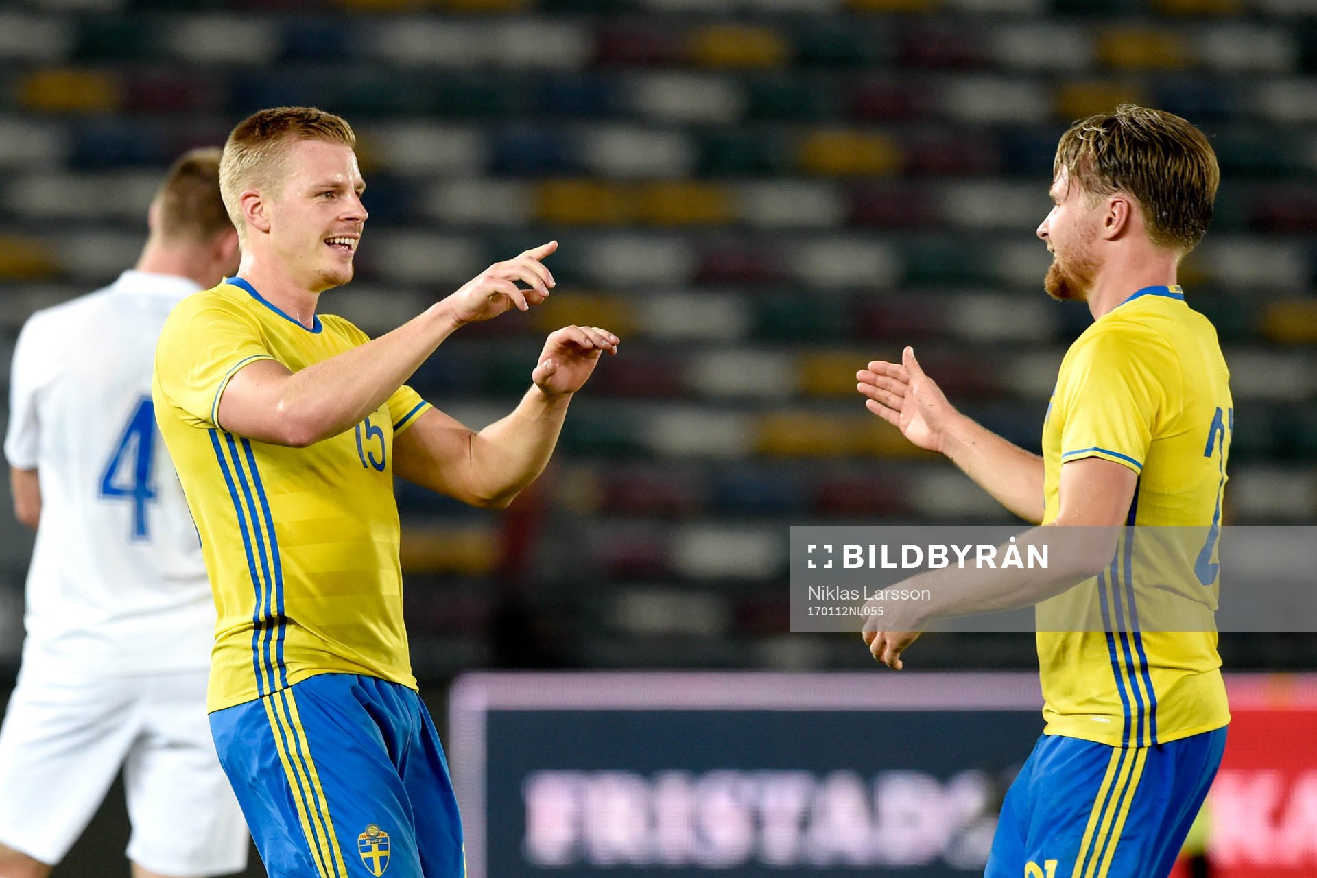 Sveriges Per Frick och Sveriges Jacob Une Larsson jublar