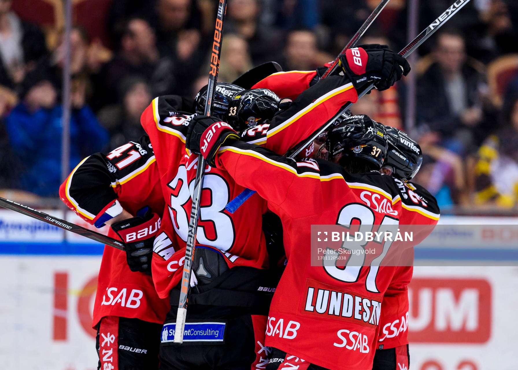 Luleås Ilari Melart (m) jublar