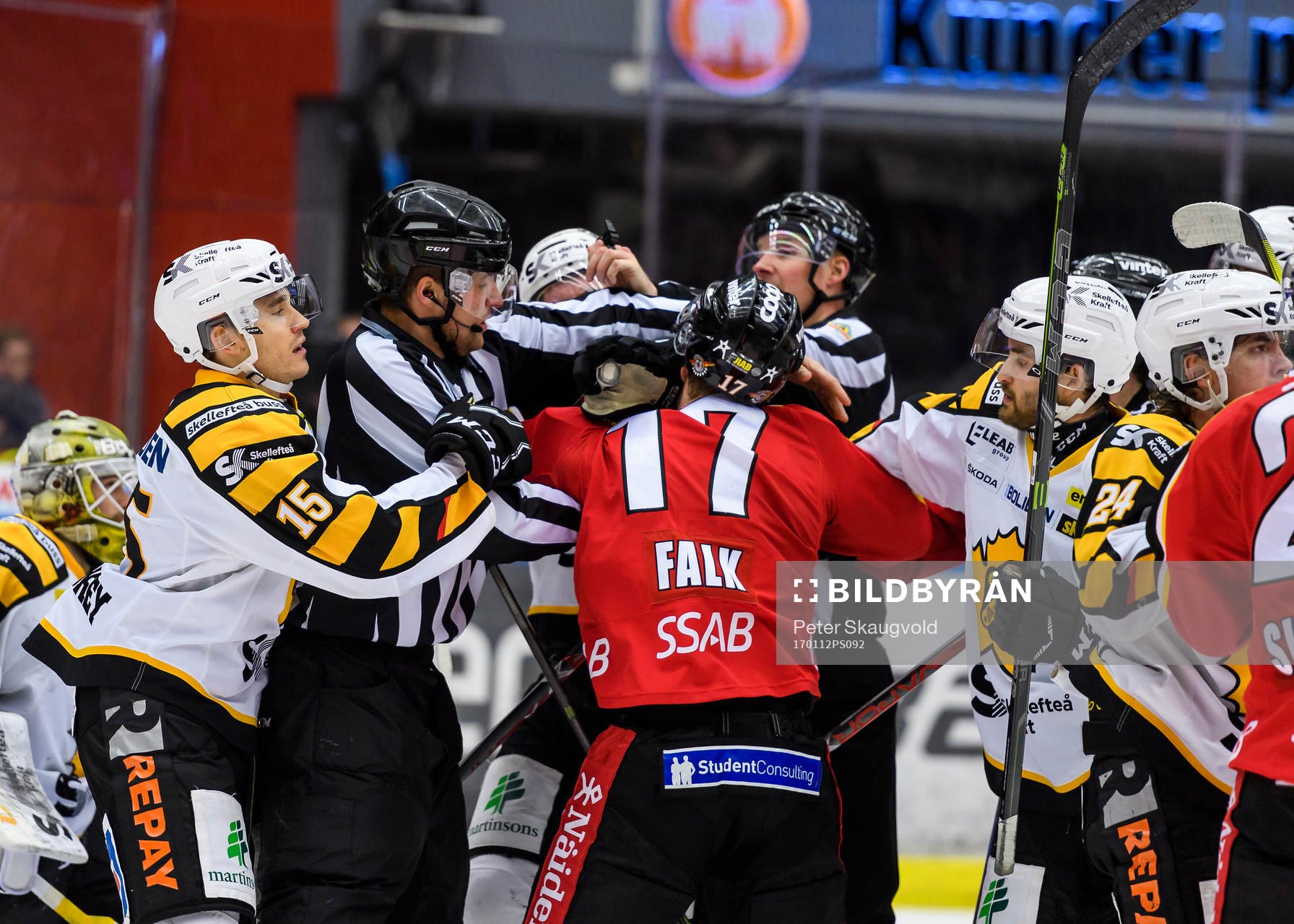 Luleås Andreas Falk i bråk med Skellefteås Bud Holloway