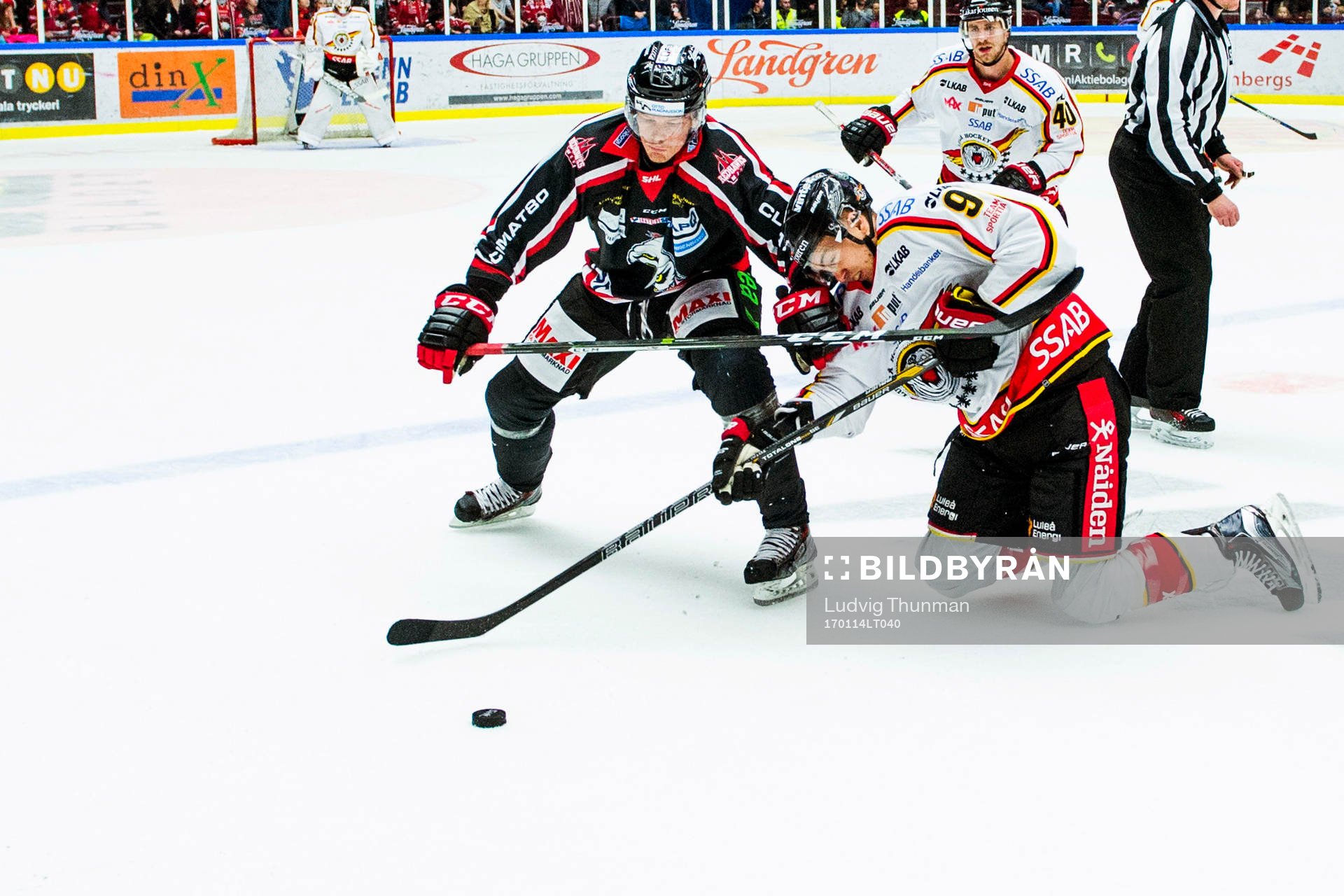 Malmö Redhawks Lars Bryggman och Luleås Johan Forsberg i