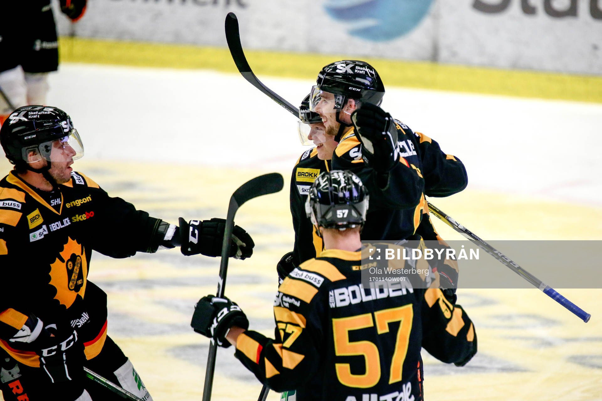 Skellefteås Linus Lindström och Marcus Pettersson jublar