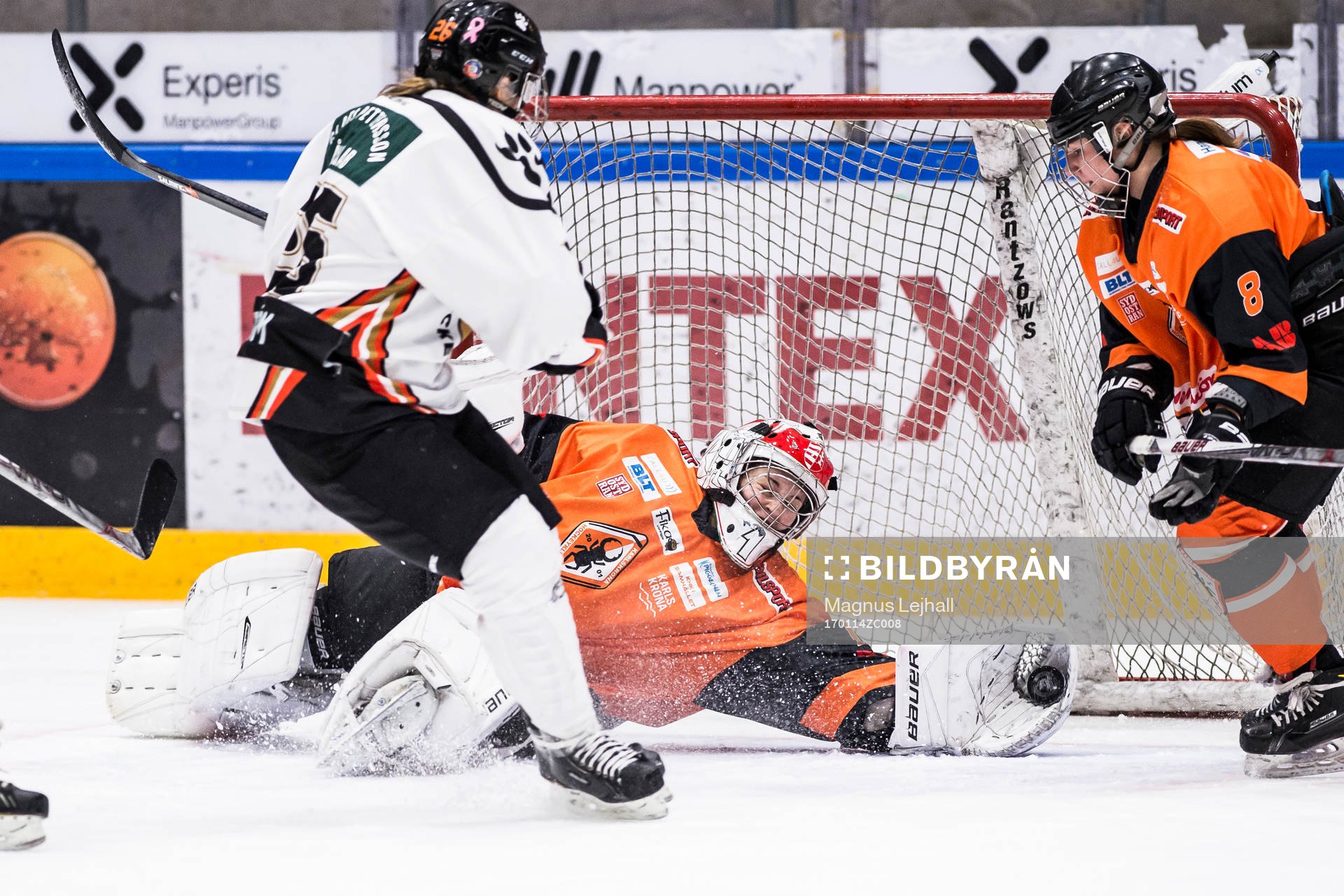 Karlskronas målvakt Aniko Nemeth räddar