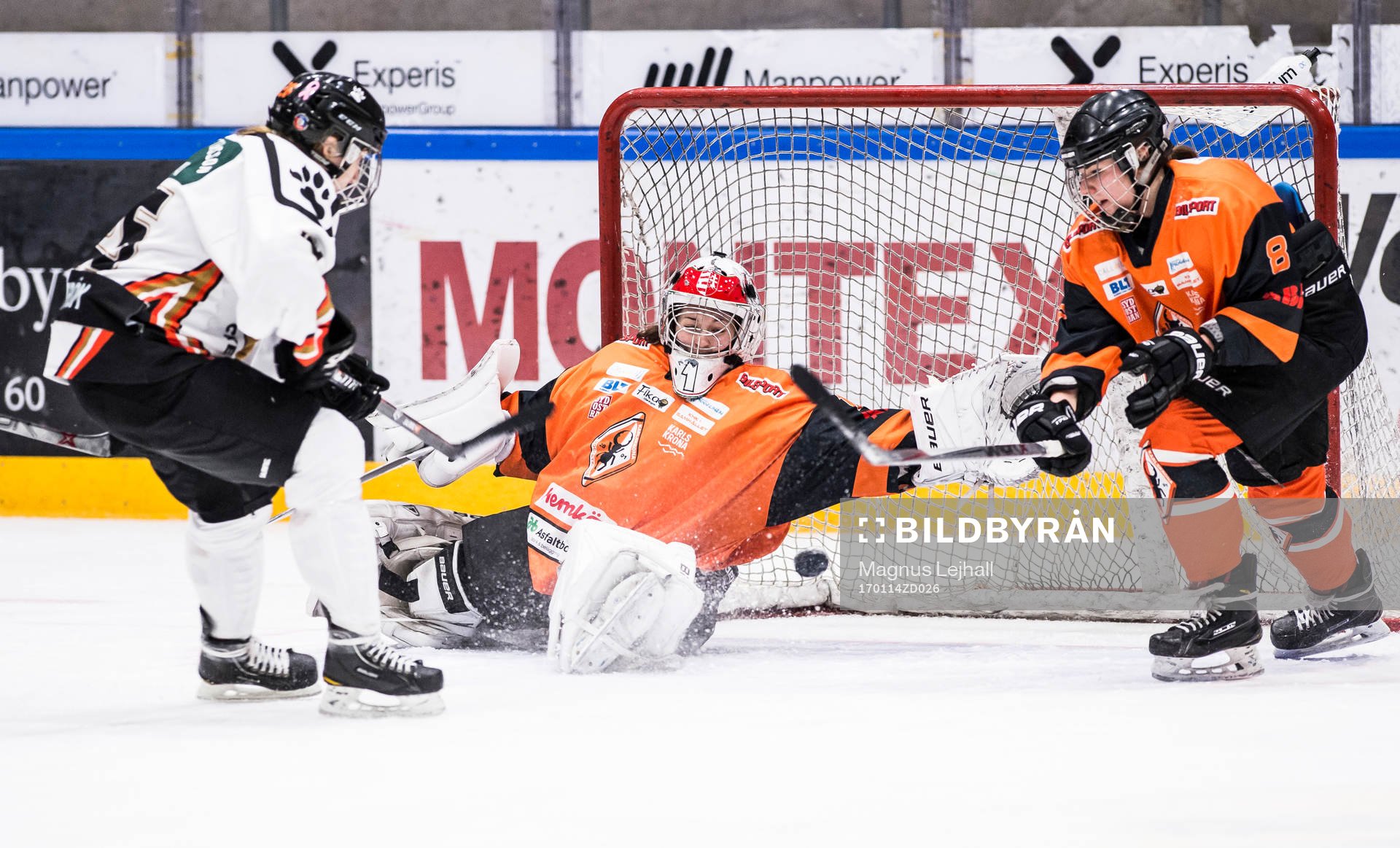 Göteborgs Hanna Rutström oroar framför Karlskronas