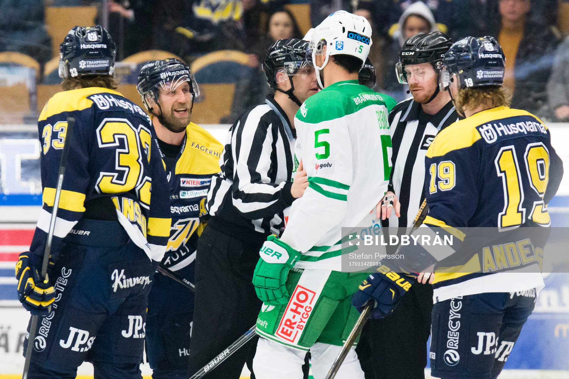 s Martin Thörnberg i gruff med Rögles Almen Bibic (syns