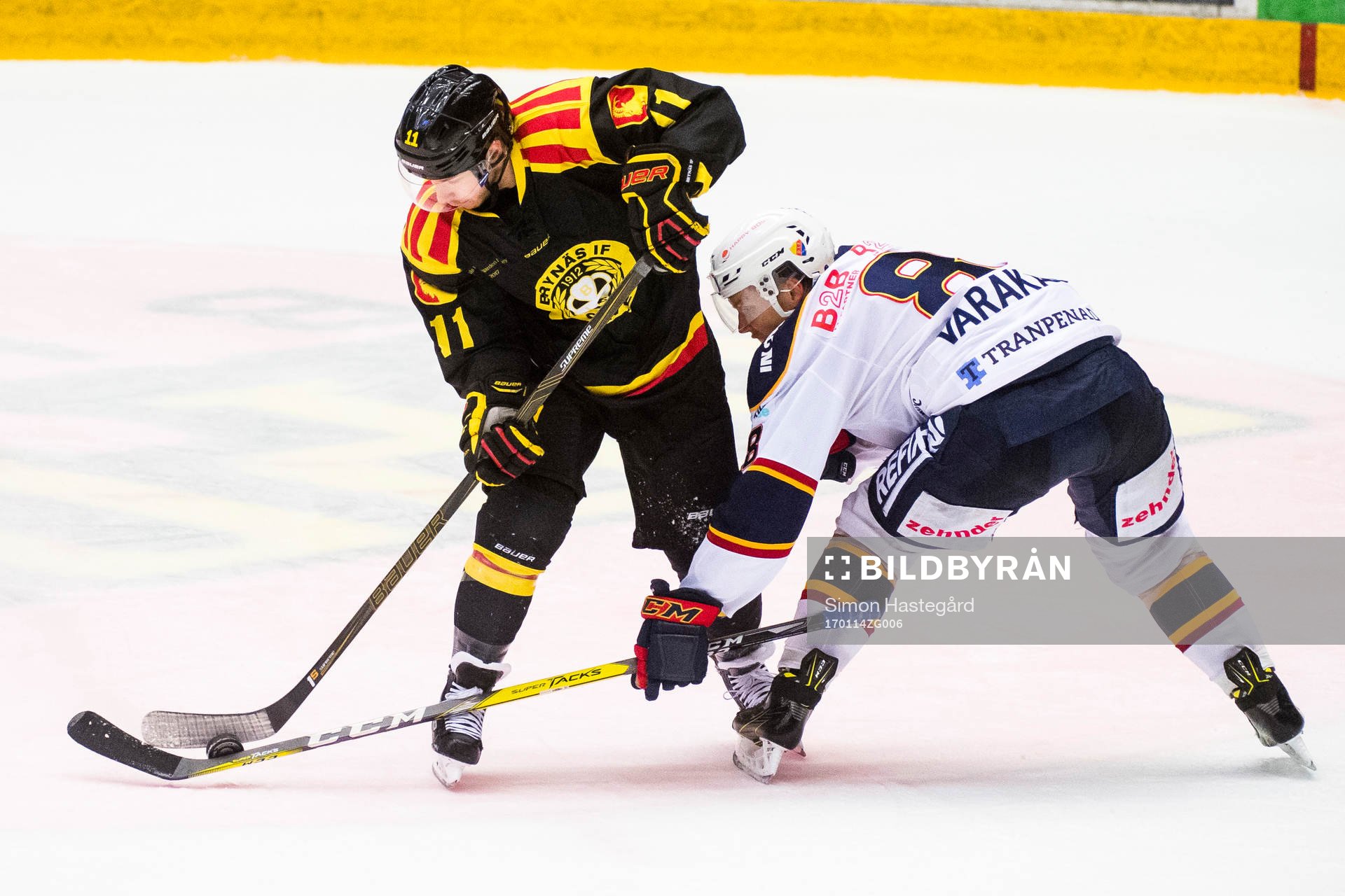 Brynäs Kevin Clark och Djurgårdens Ville Varakas