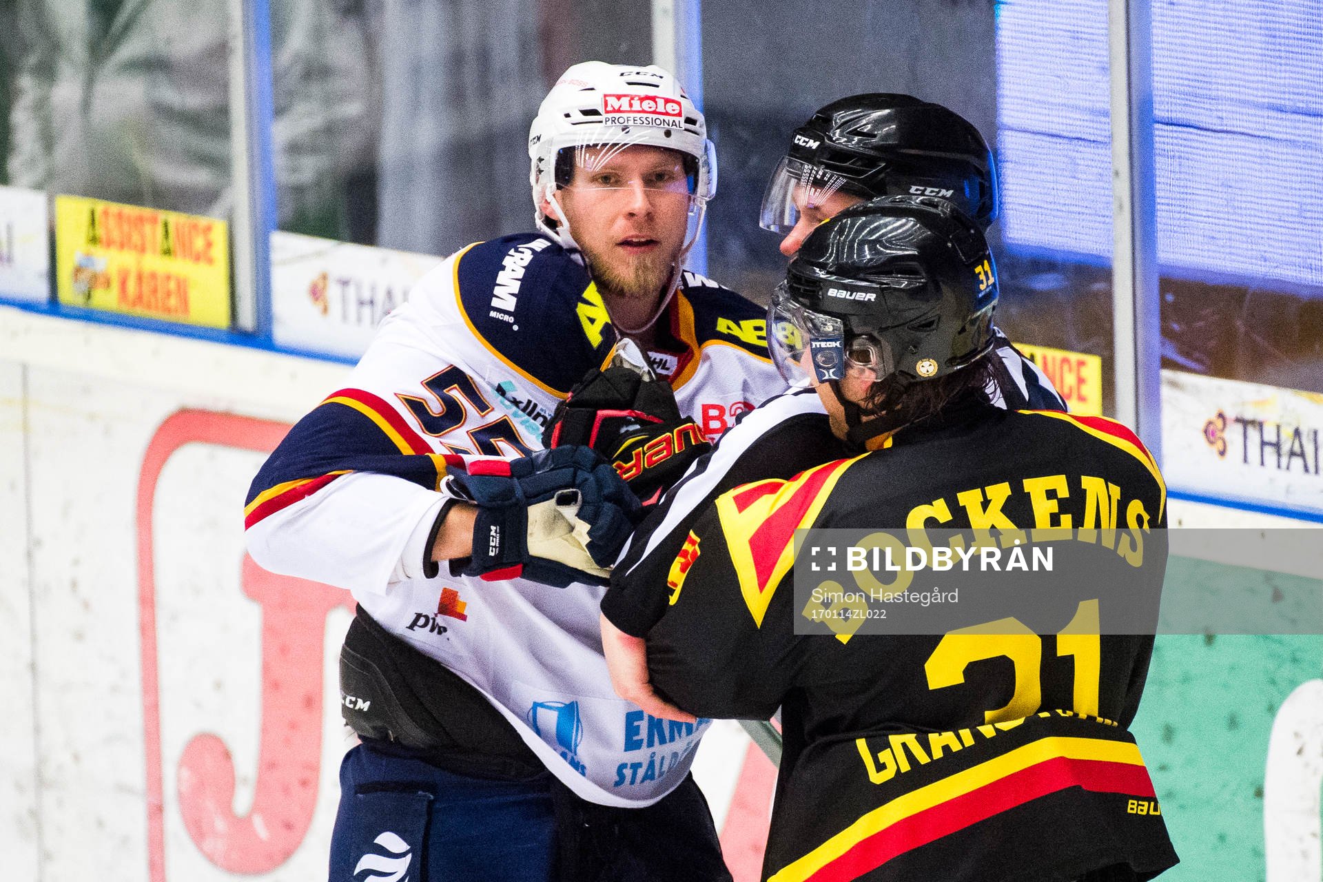 Djurgårdens Alexander Urbom i bråk med Brynäs Jonathan
