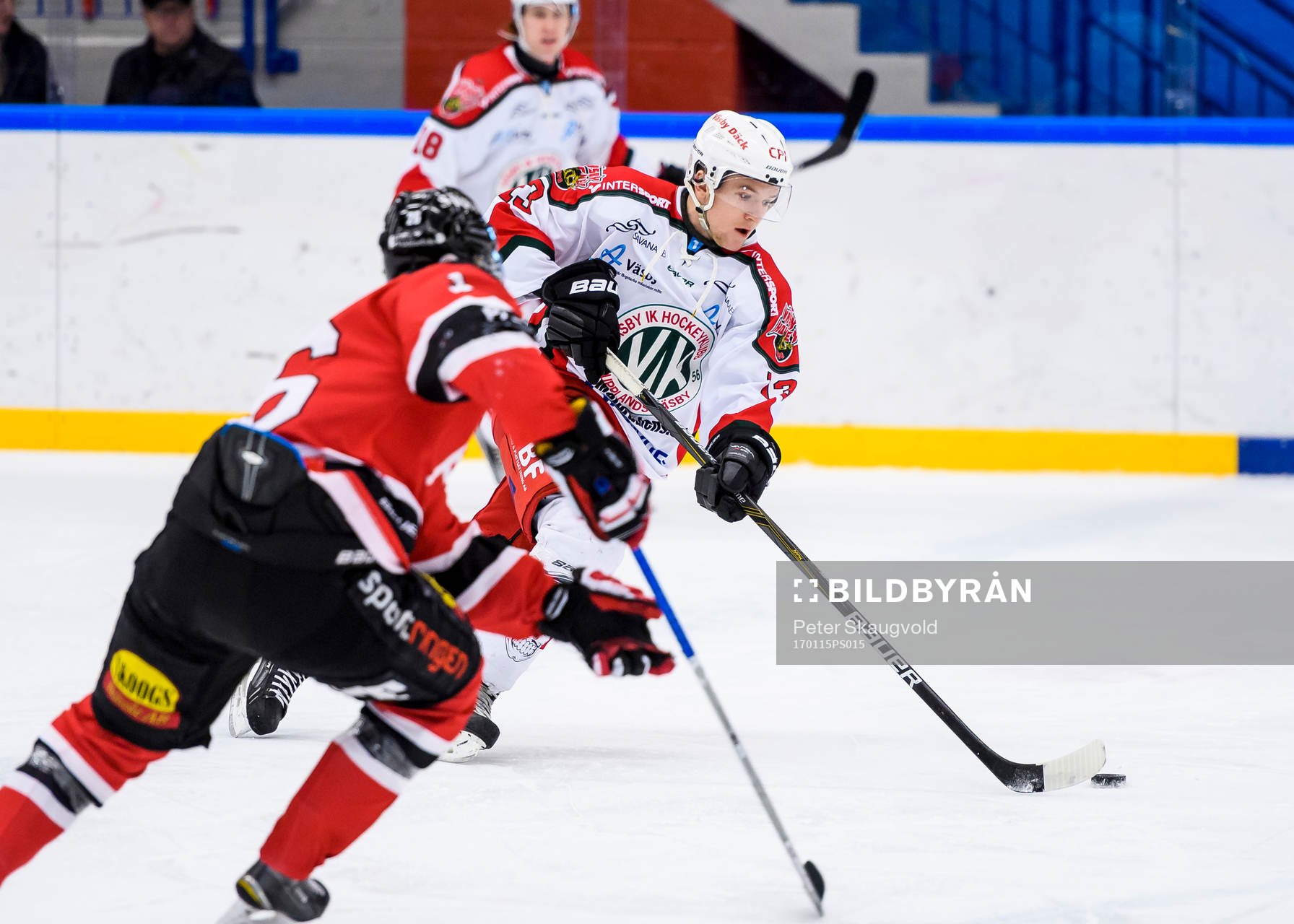 Väsbys Martin Lundberg med pucken