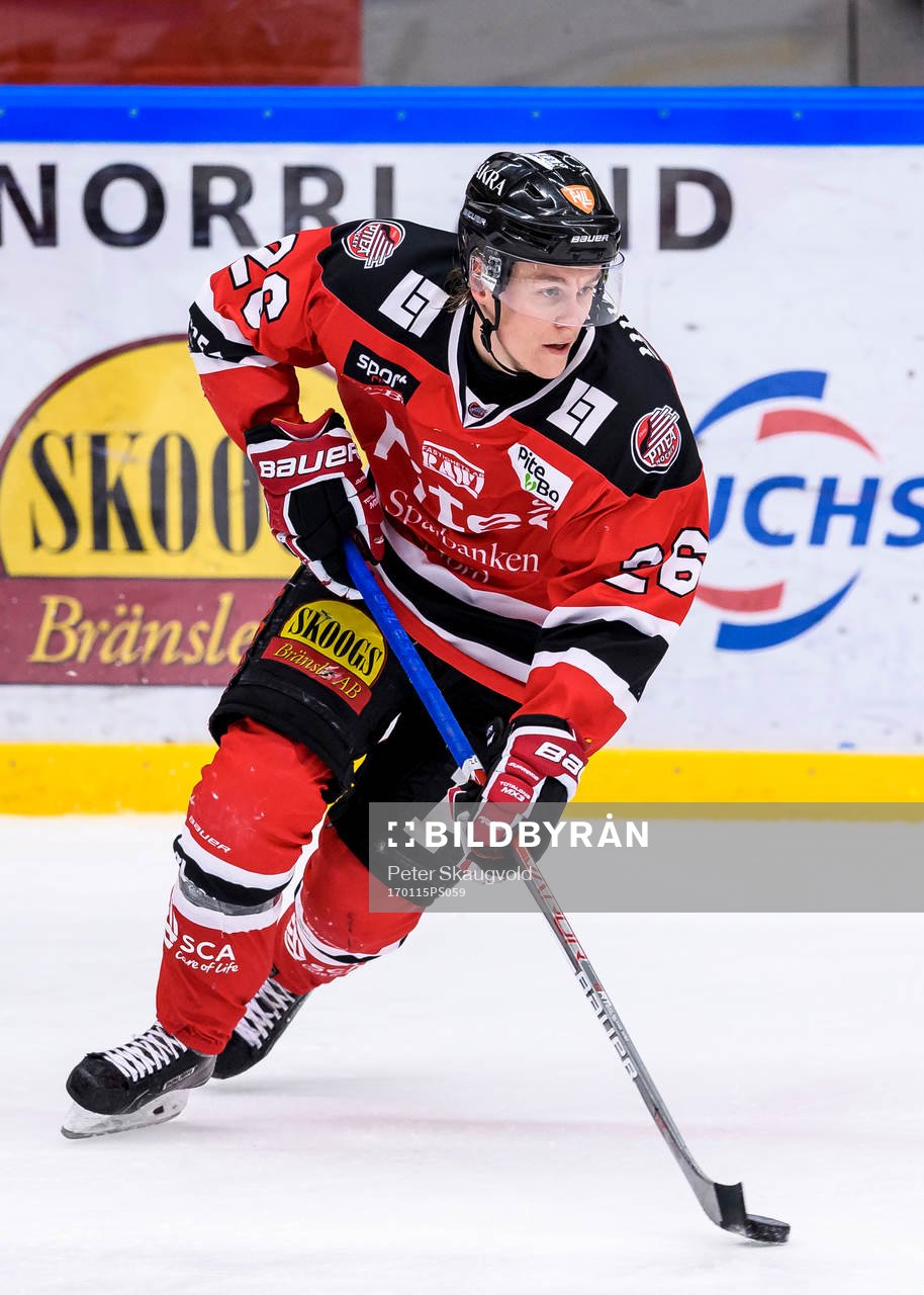 Piteås Emil Wrenman med pucken