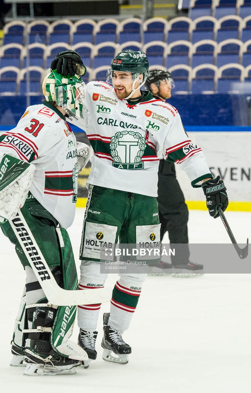 Tingsryds målvakt Niklas Rubin och Filip Owesson jublar